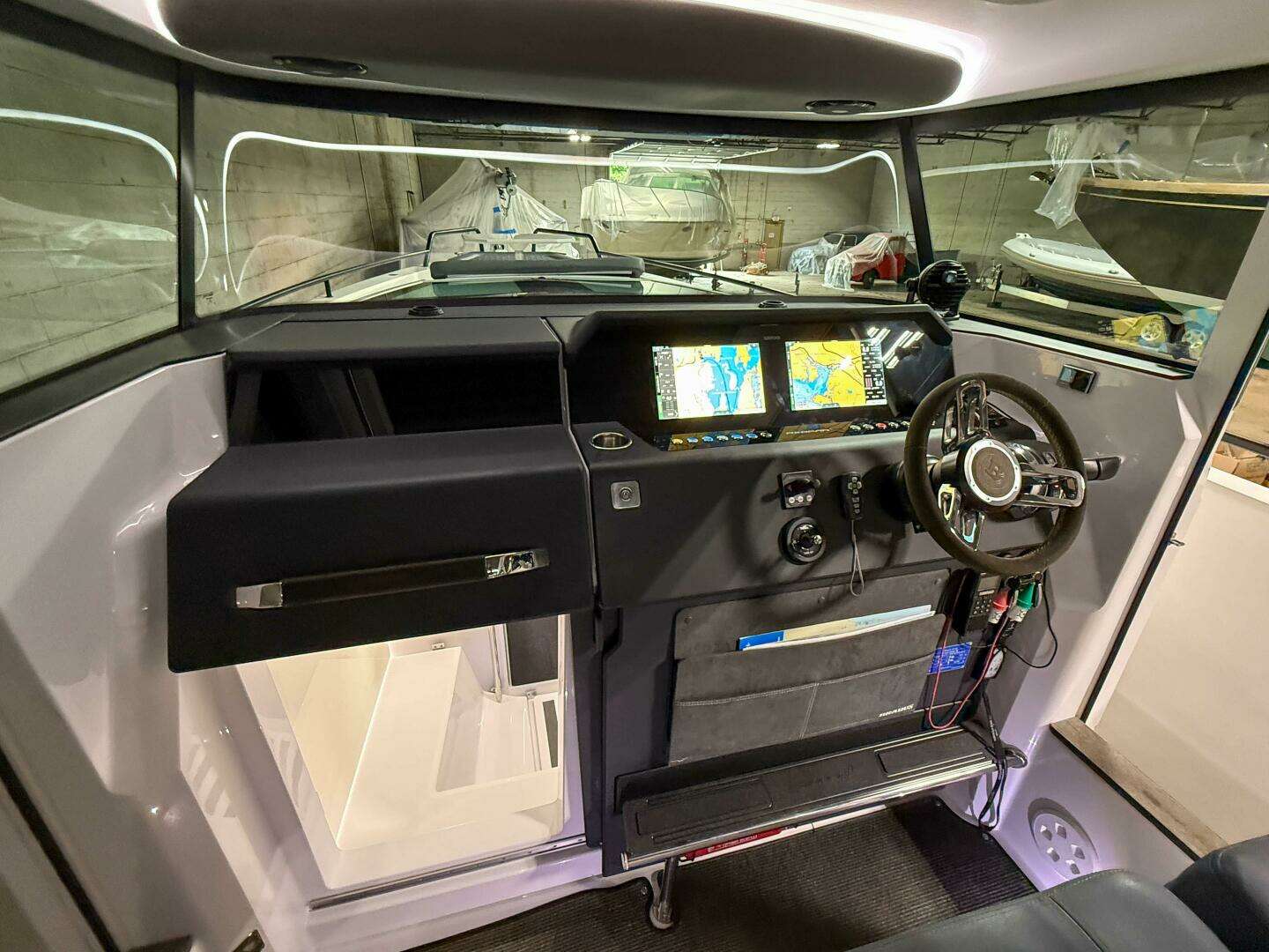 2020 Axopar 37 XC - Image 8