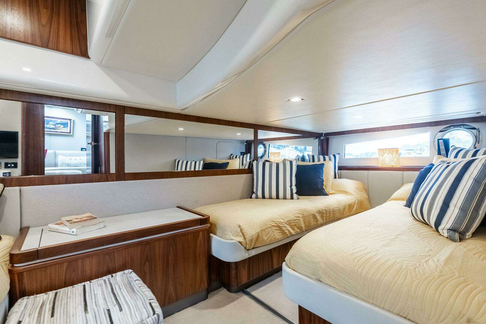 2019 Riviera 4800 Sport Yacht - Image 62
