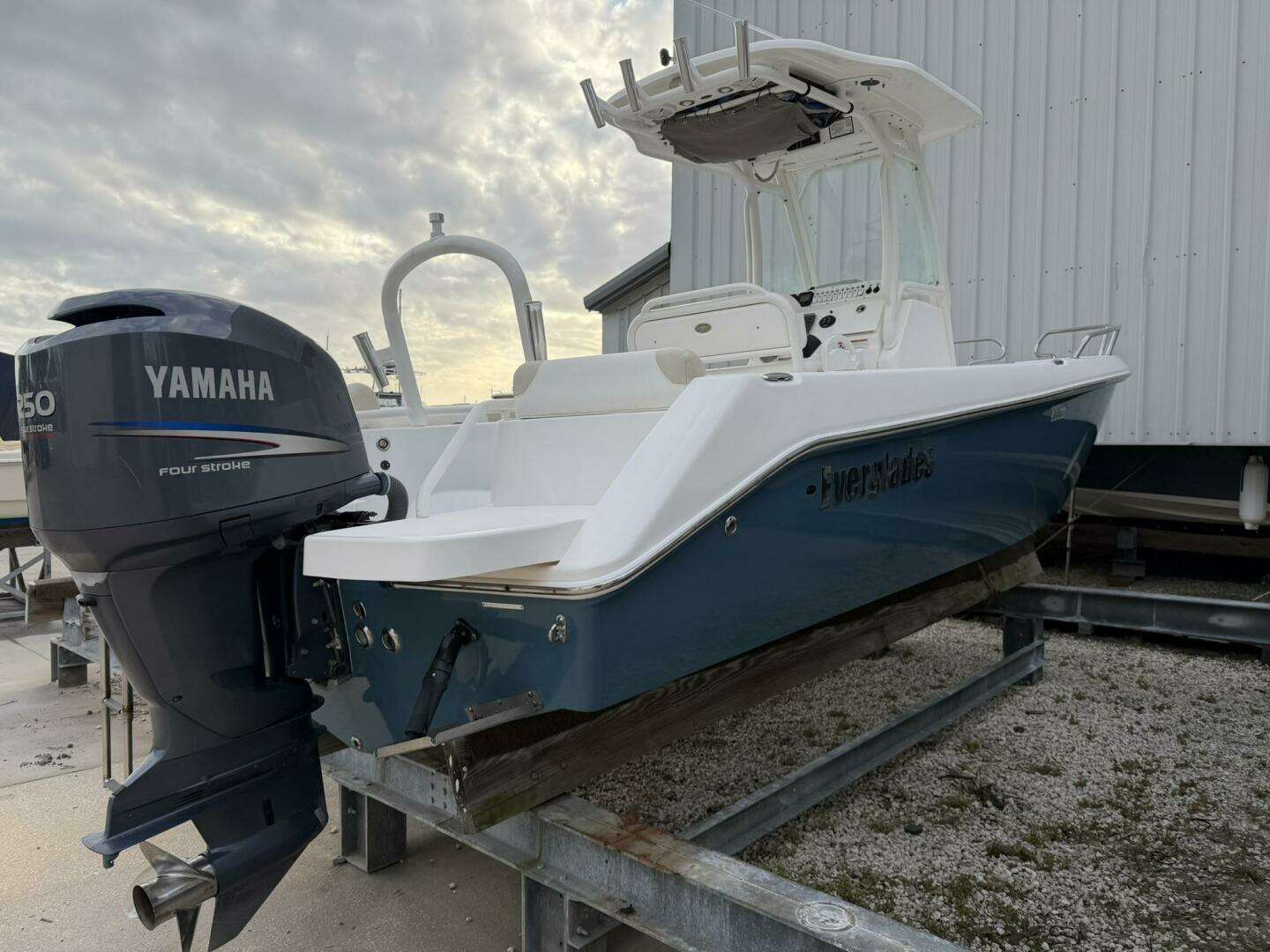 2011 Everglades 230cc - Image 2