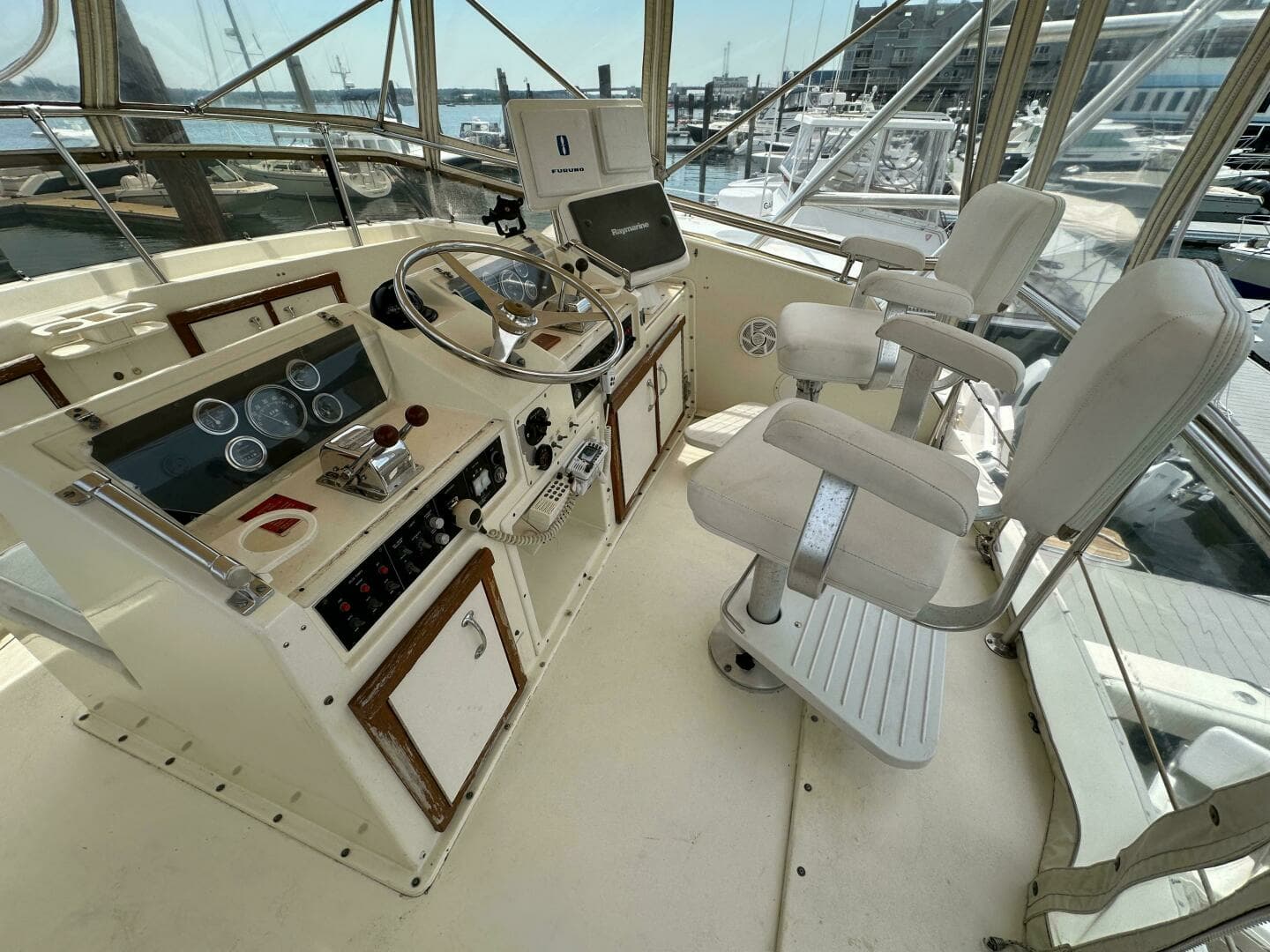 1985 Hatteras 36 Convertible - Image 8