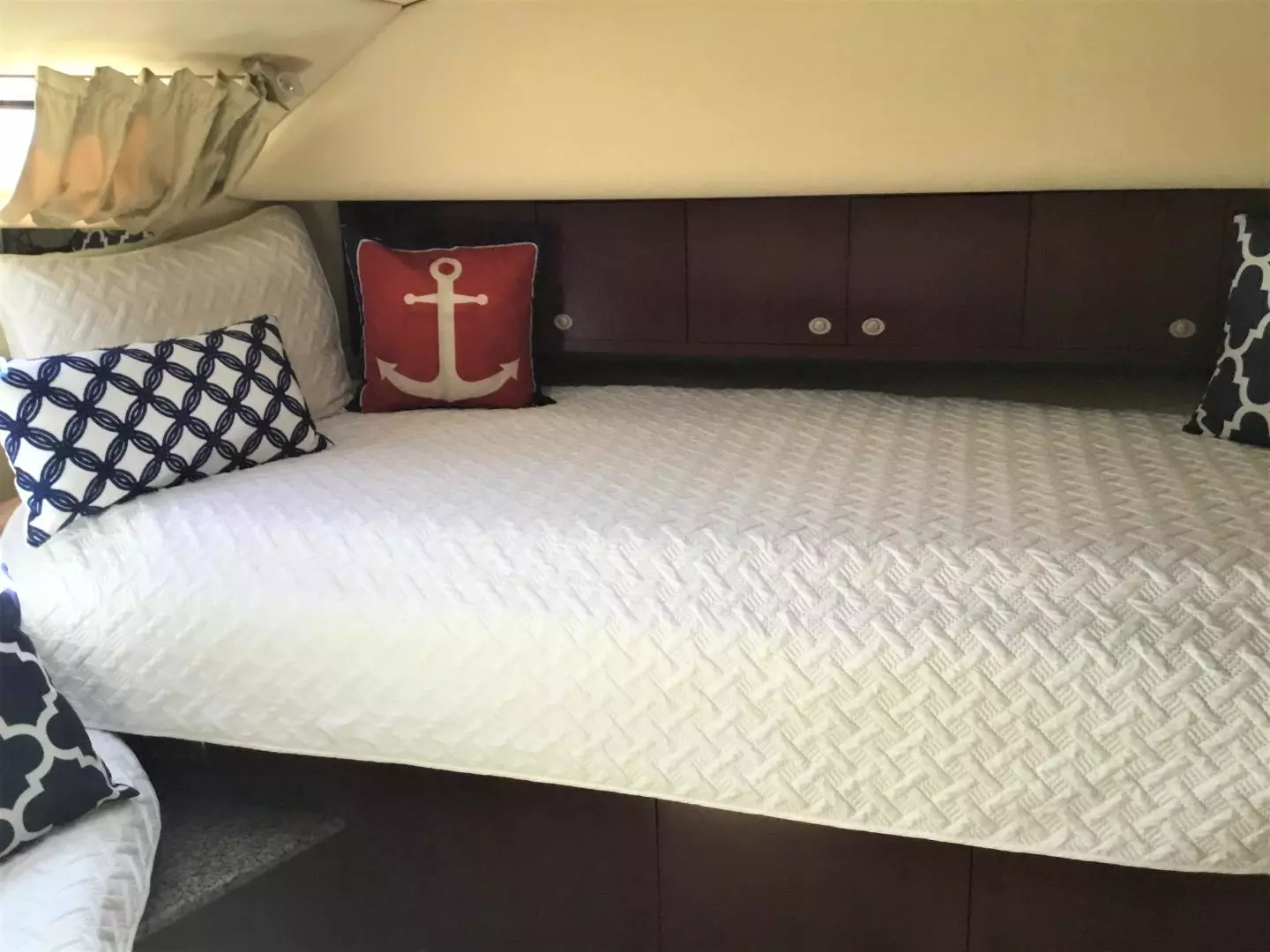2005 Sea Ray 40 Motor Yacht - Image 17