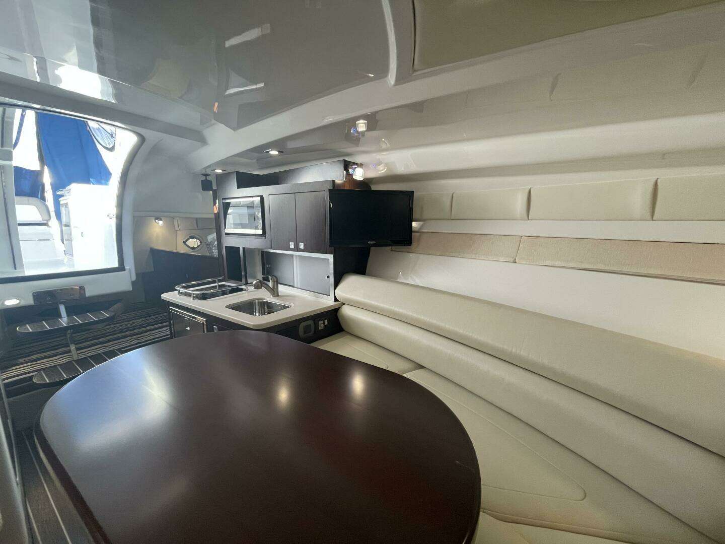 2019 Monterey 295 Sport Yacht - Image 19