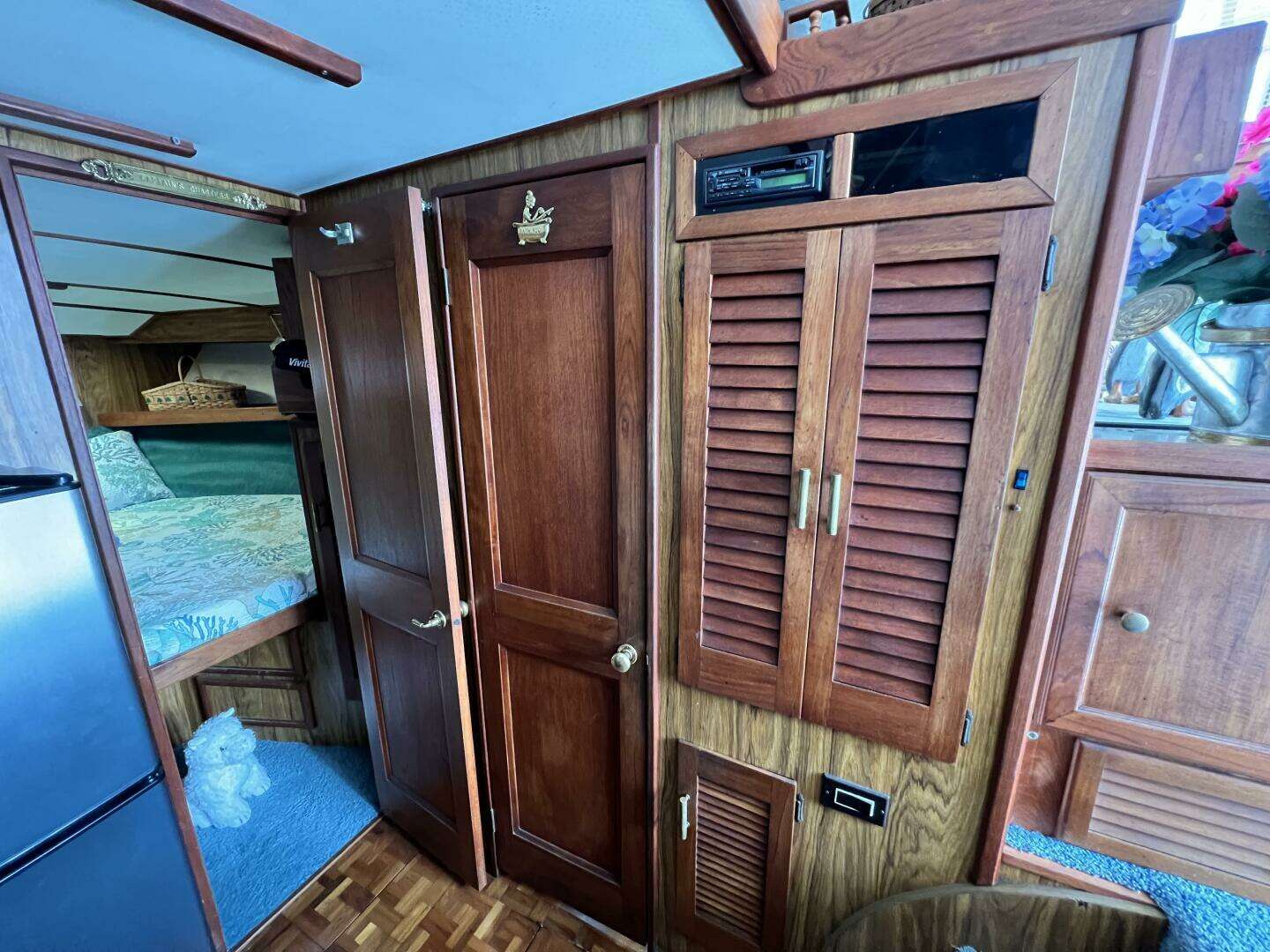 1979 Viking 35 Convertible - Image 31