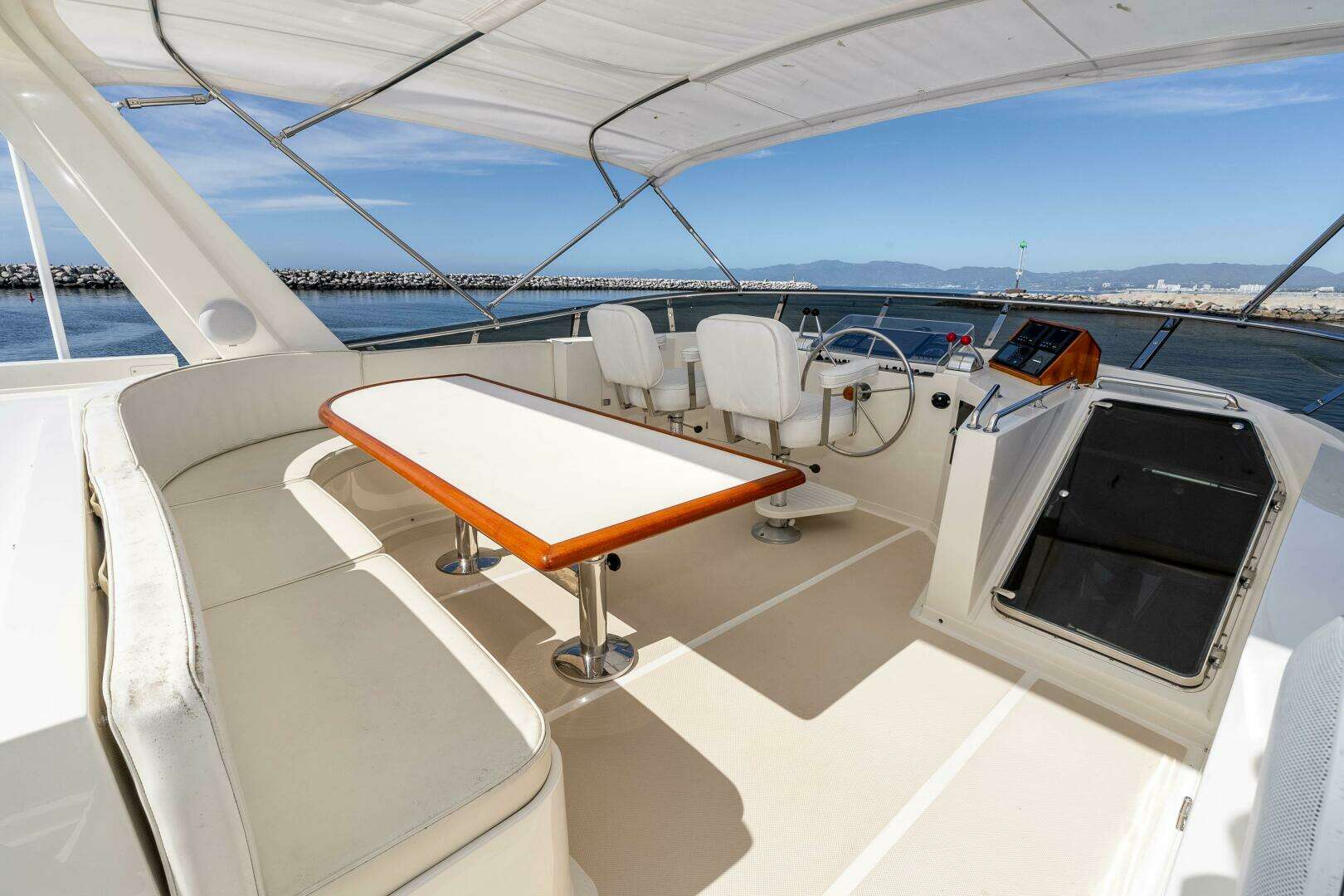 2000 Offshore Yachts Flushdeck - Image 12