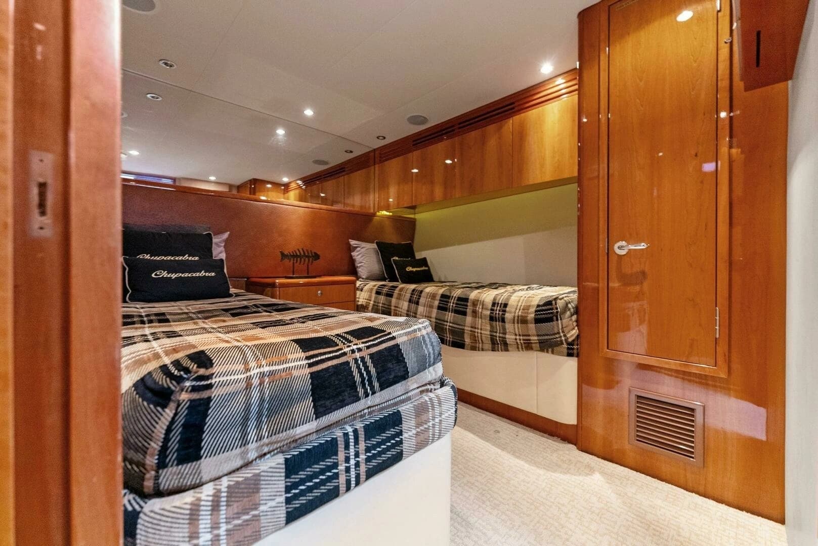 2007 Hatteras 64 Convertible - Image 26