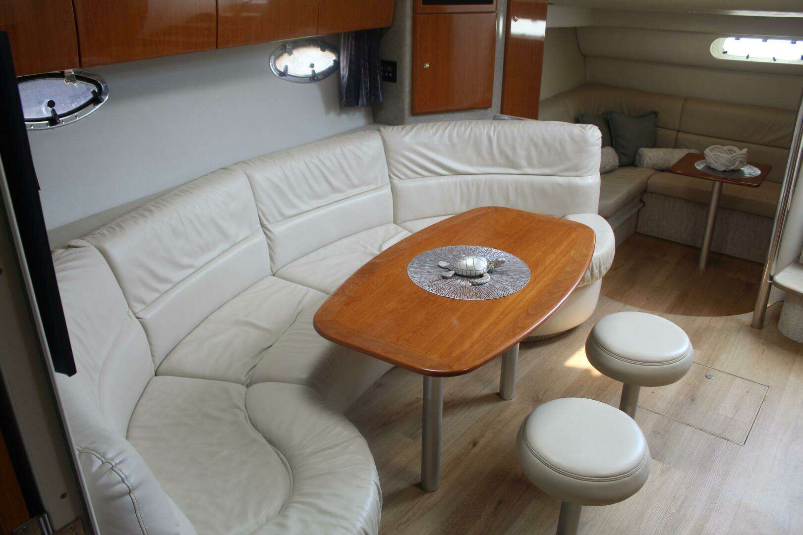 2004 Formula 40 Performance Cruiser - Image 32