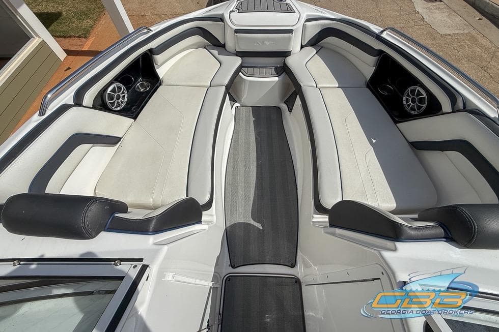 2019 Yamaha Boats 242 Limited S E-Series interior with spacious seating and premium speakers.