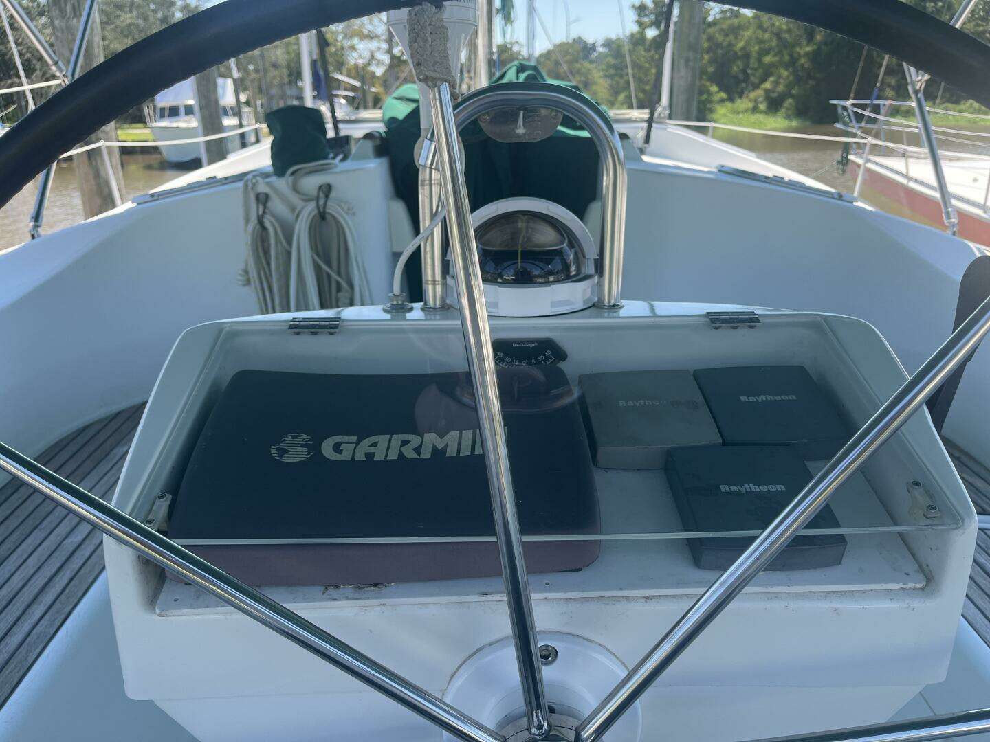 2001 Beneteau Oceanis 381 - Image 12