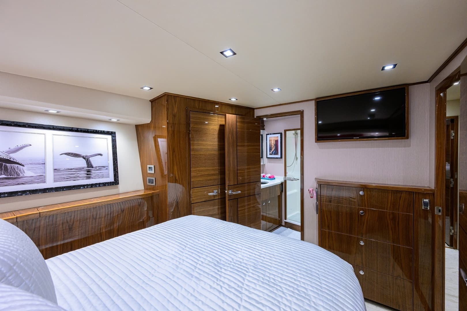 2023 Viking 80 Skybridge - Image 28
