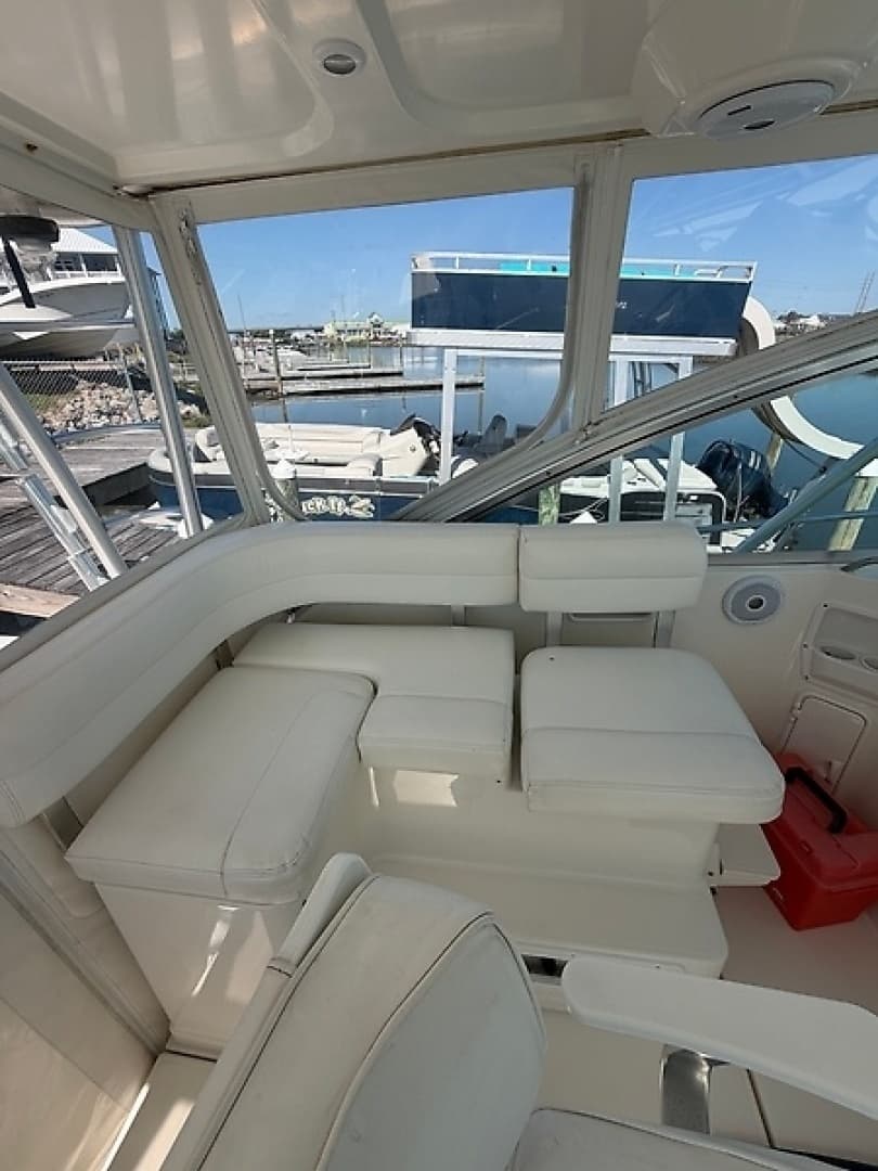 2005 Rampage 33 Express - Image 21