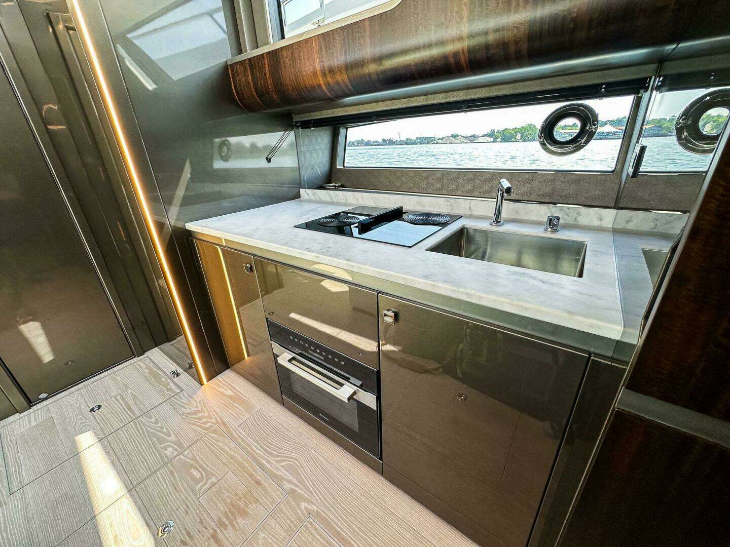 2027 Sunseeker 55 Superhawk - Image 16