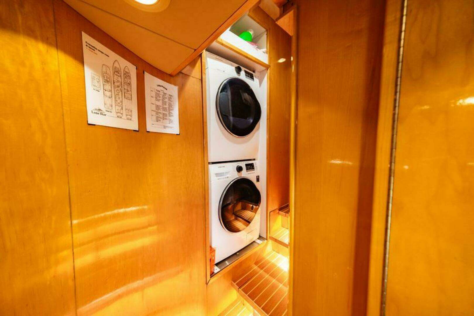 1995 Hatteras Flybridge Motor Yacht - Image 64