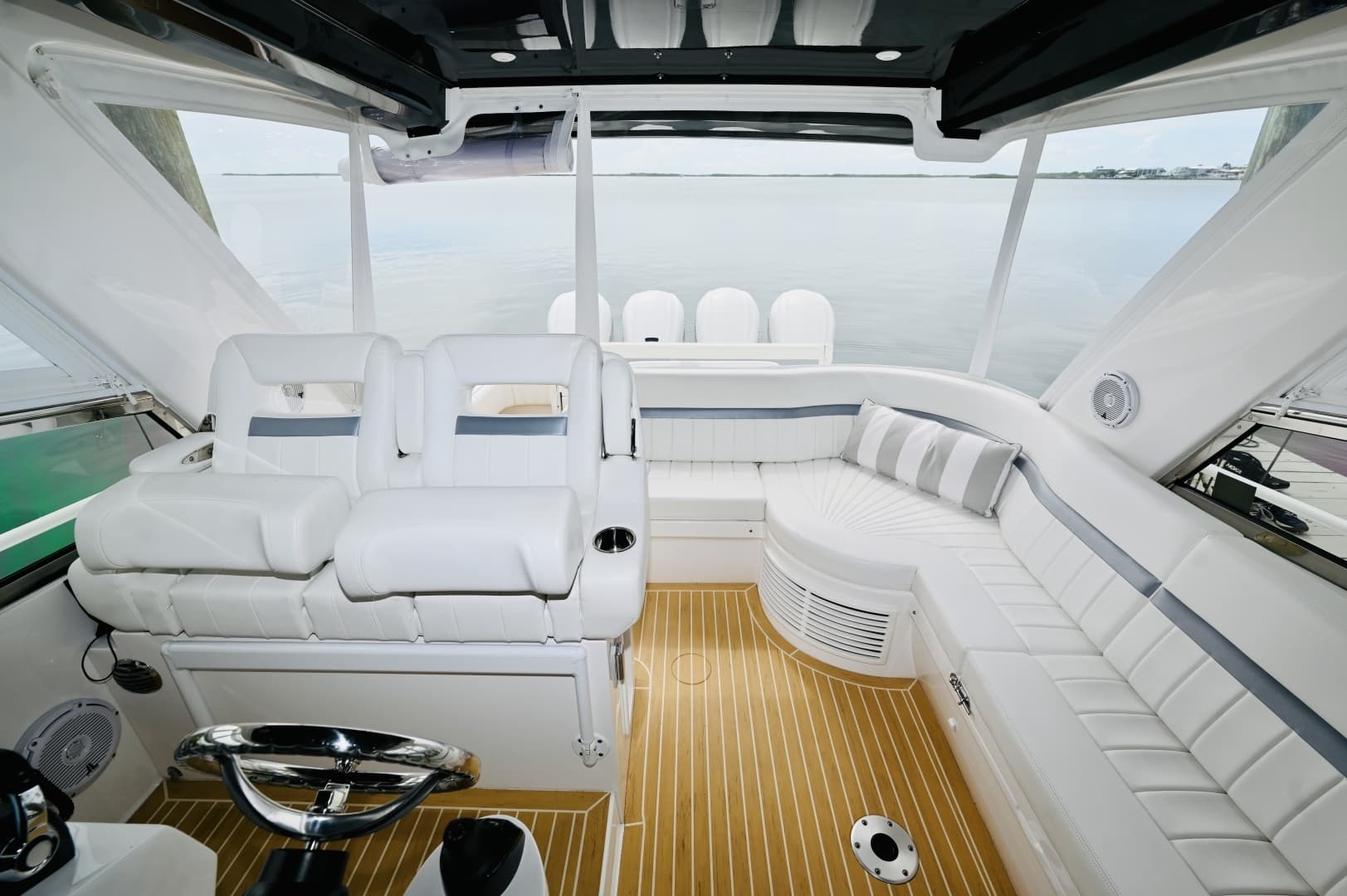 2019 Intrepid 475 Sport Yacht - Image 9