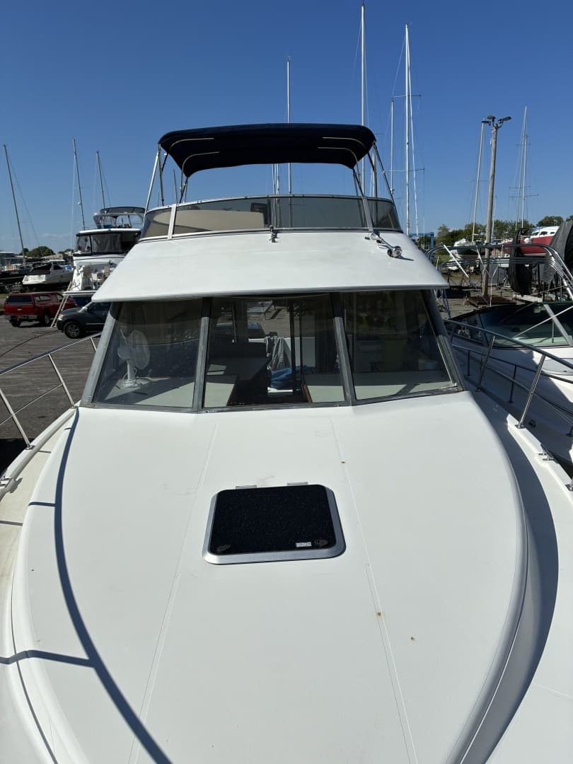1995 Carver 370 Voyager - Image 2