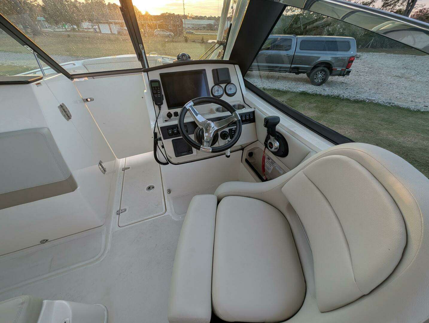 2023 Boston Whaler 240 Vantage - Image 29