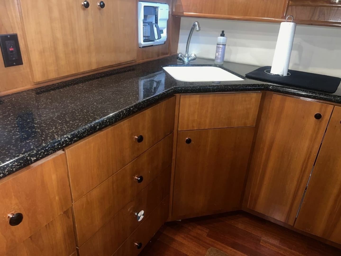 2001 Carver 466 MY - Image 32