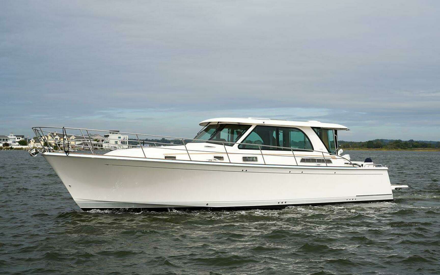 2027 Sabre 45 Salon Express - Image 3