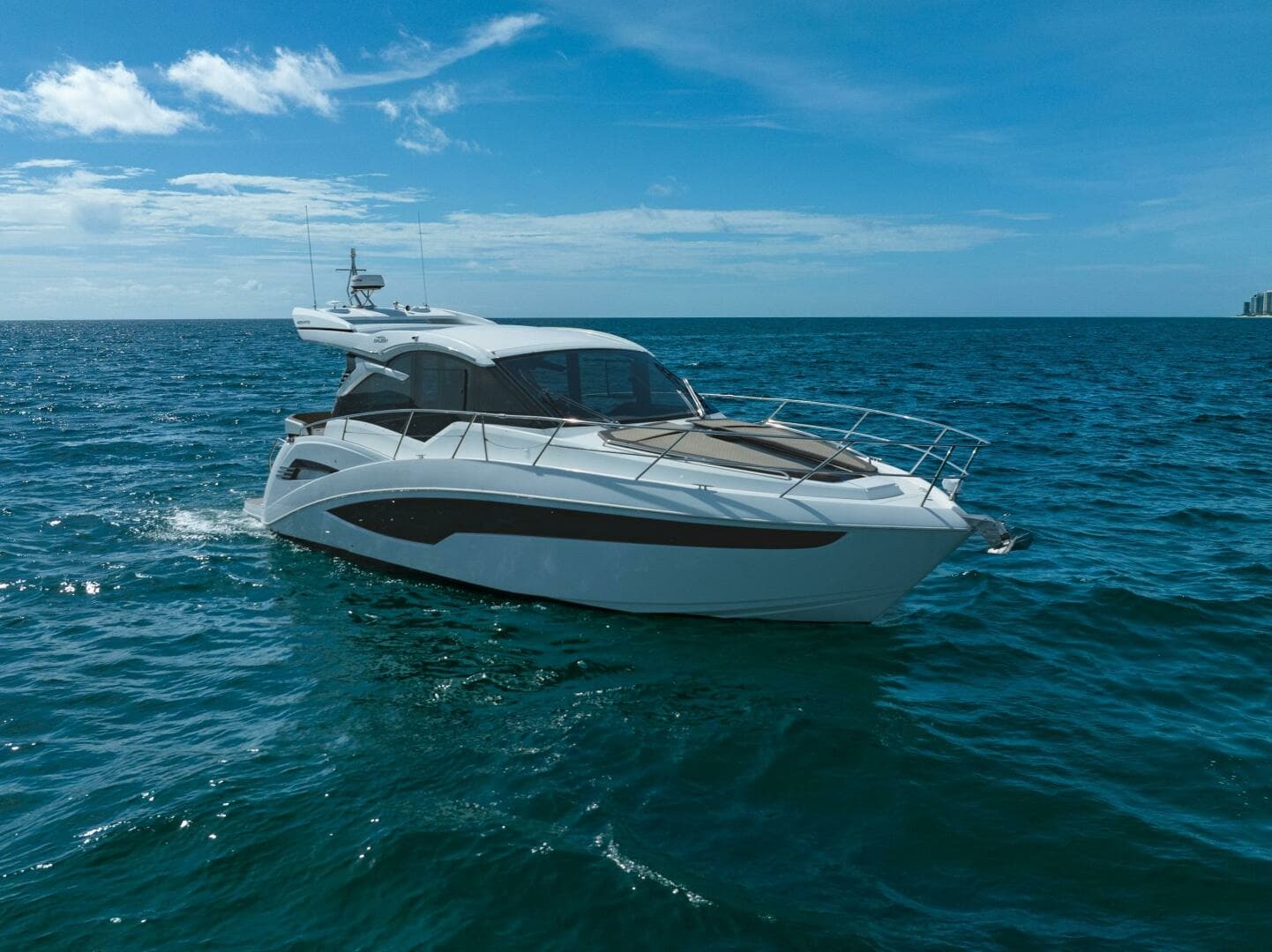2022 Galeon 425 HTS - Image 10
