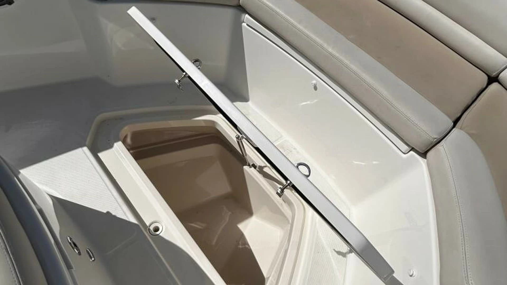 2017 Boston Whaler 330 Outrage - Image 19