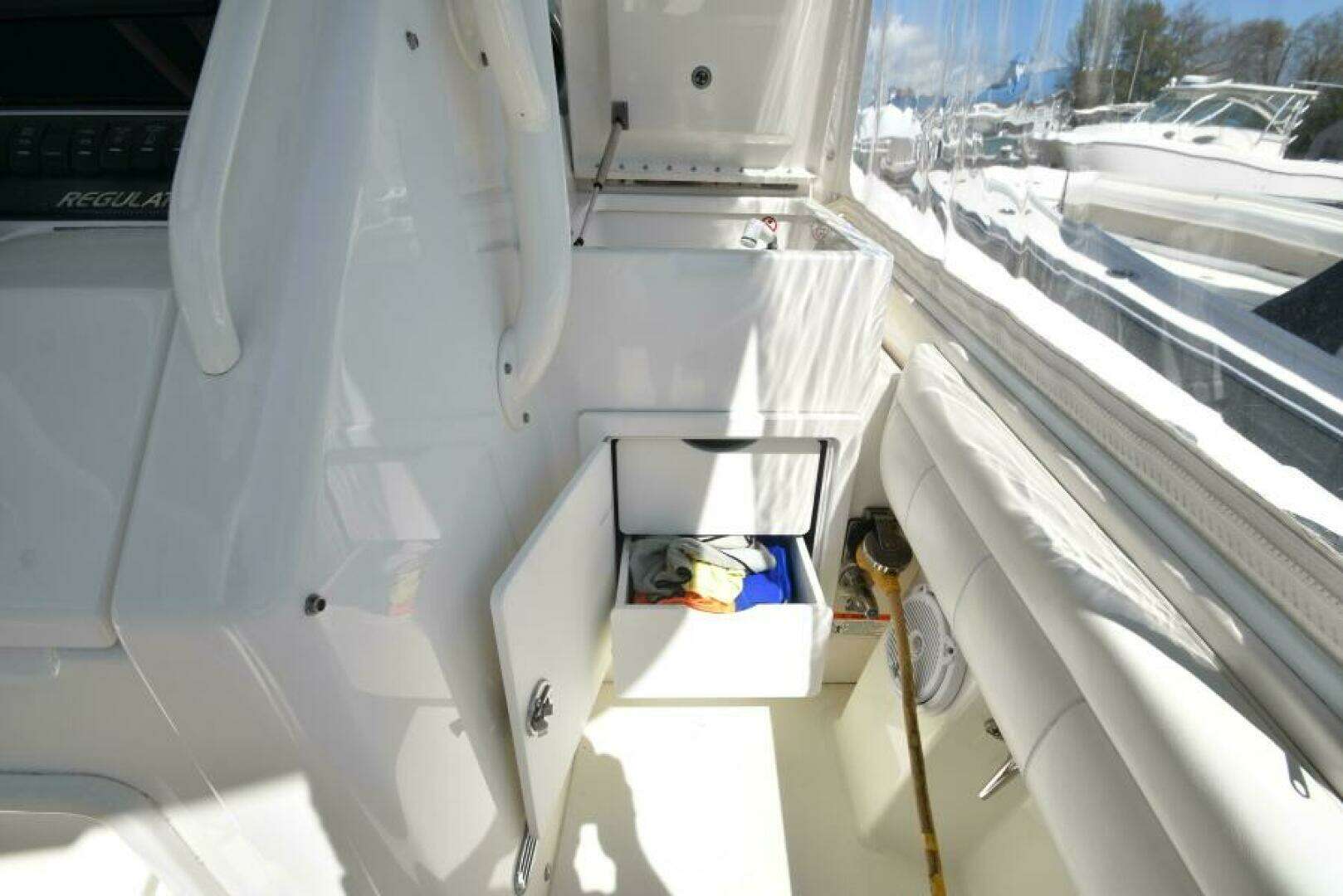 2018 Regulator 34 SS - Image 22