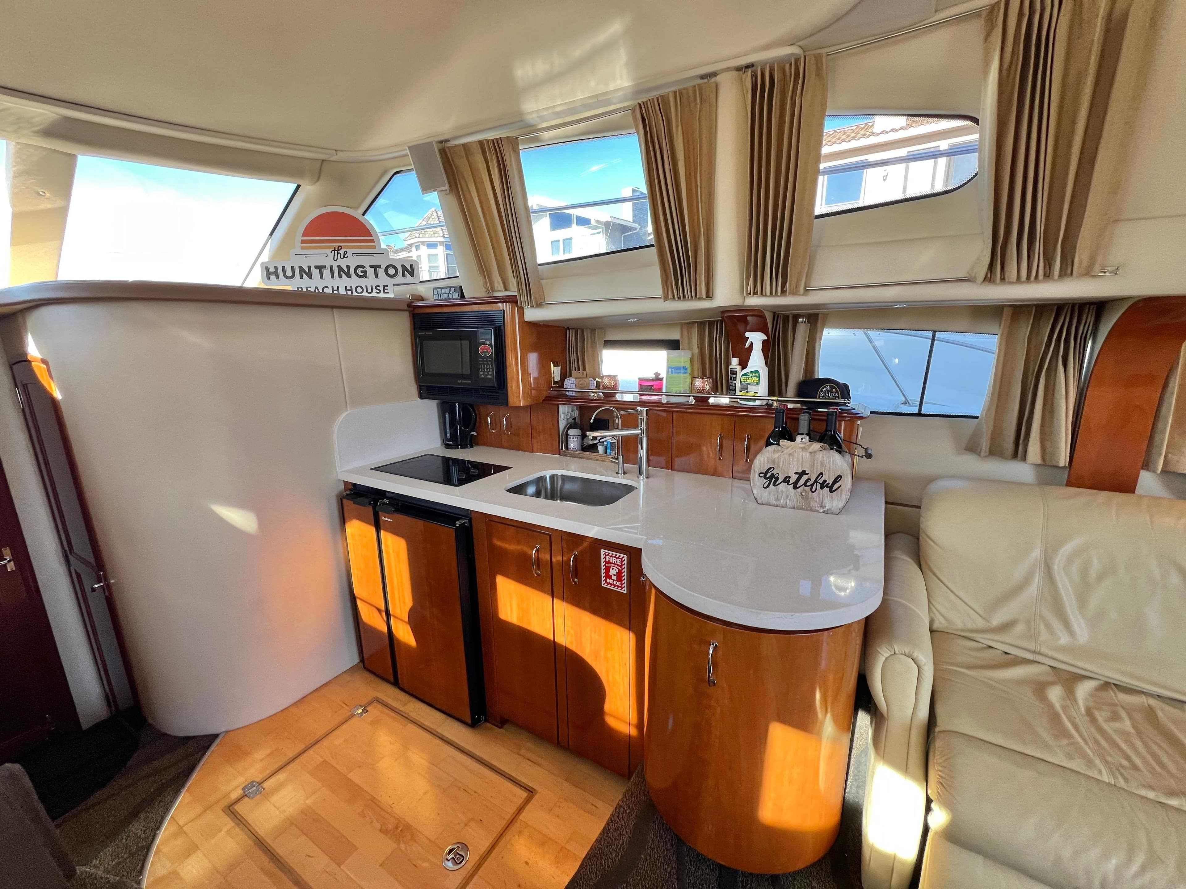 Interior of 2004 Carver 420 Mariner yacht with kitchenette and seating area.