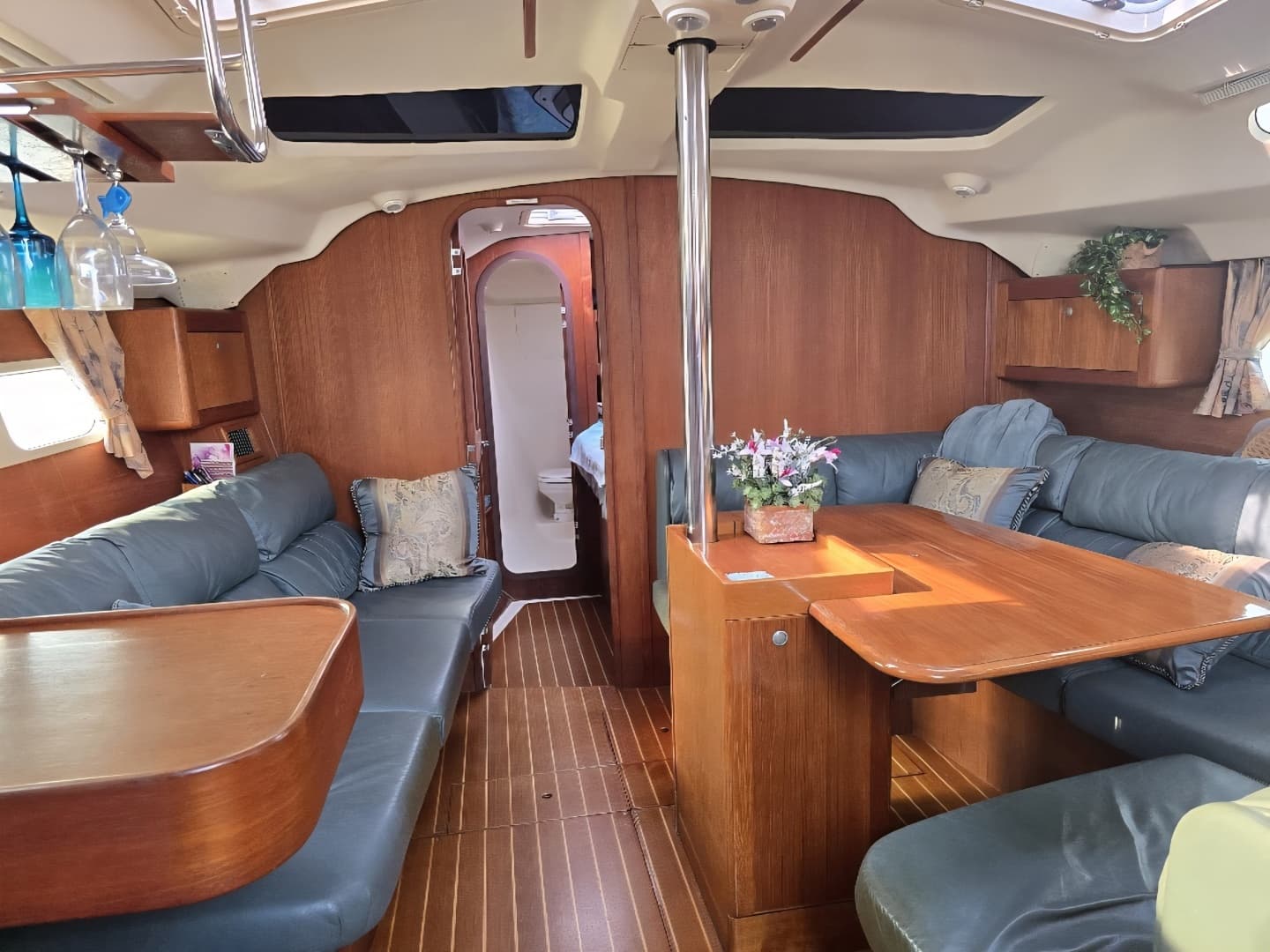 1998 Hunter 410 - Image 21