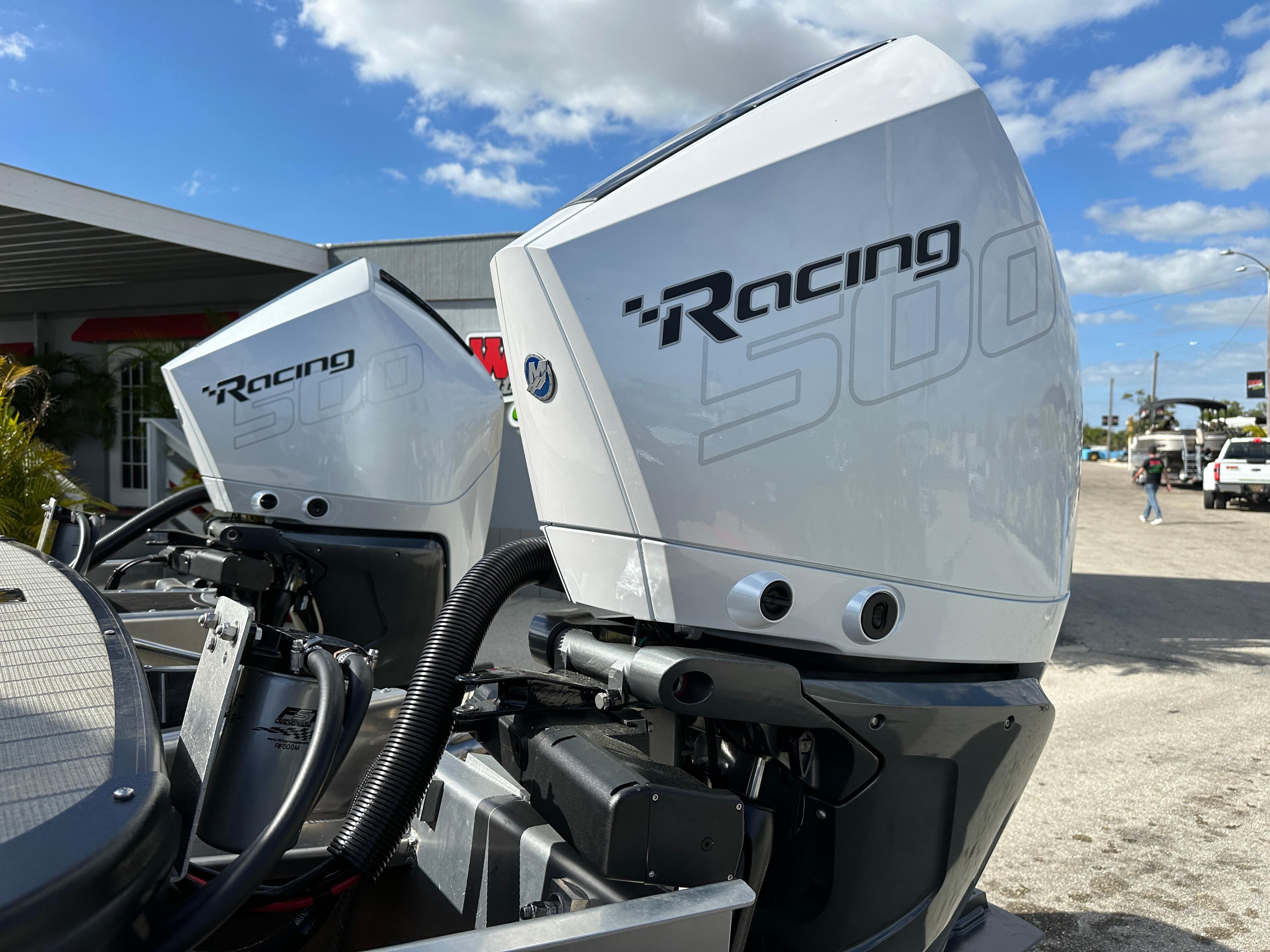 Twin Mercury Racing 500R engines on Avalon 2785 Excalibur, 2026 model.