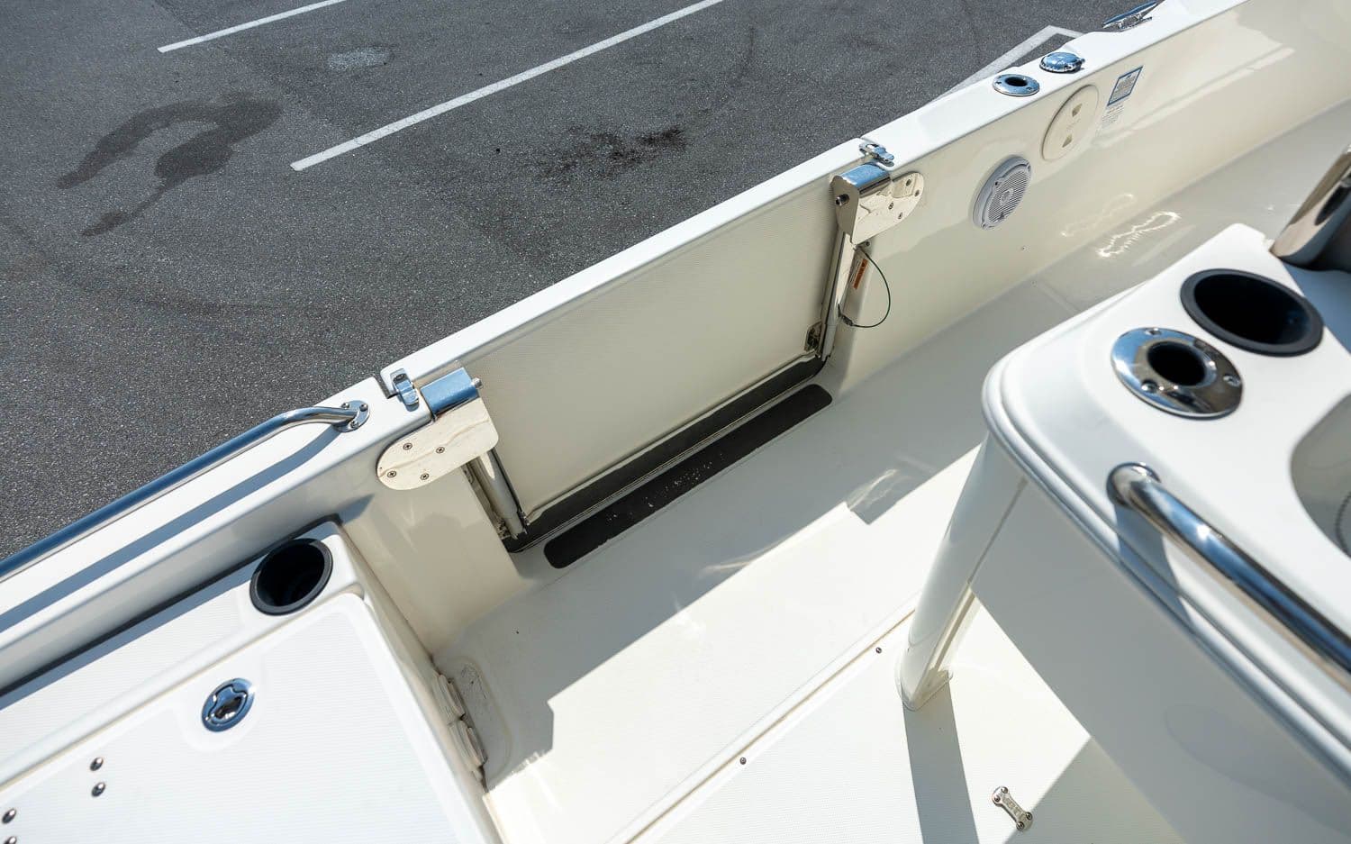 2019 Boston Whaler 270 Dauntless - 32