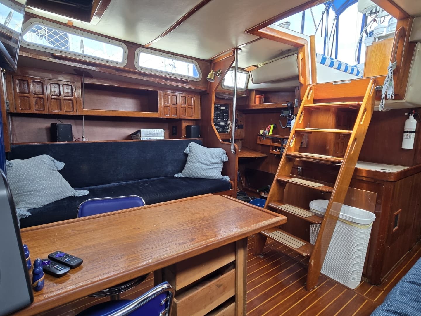 1985 Endeavour 42 CC - Image 38