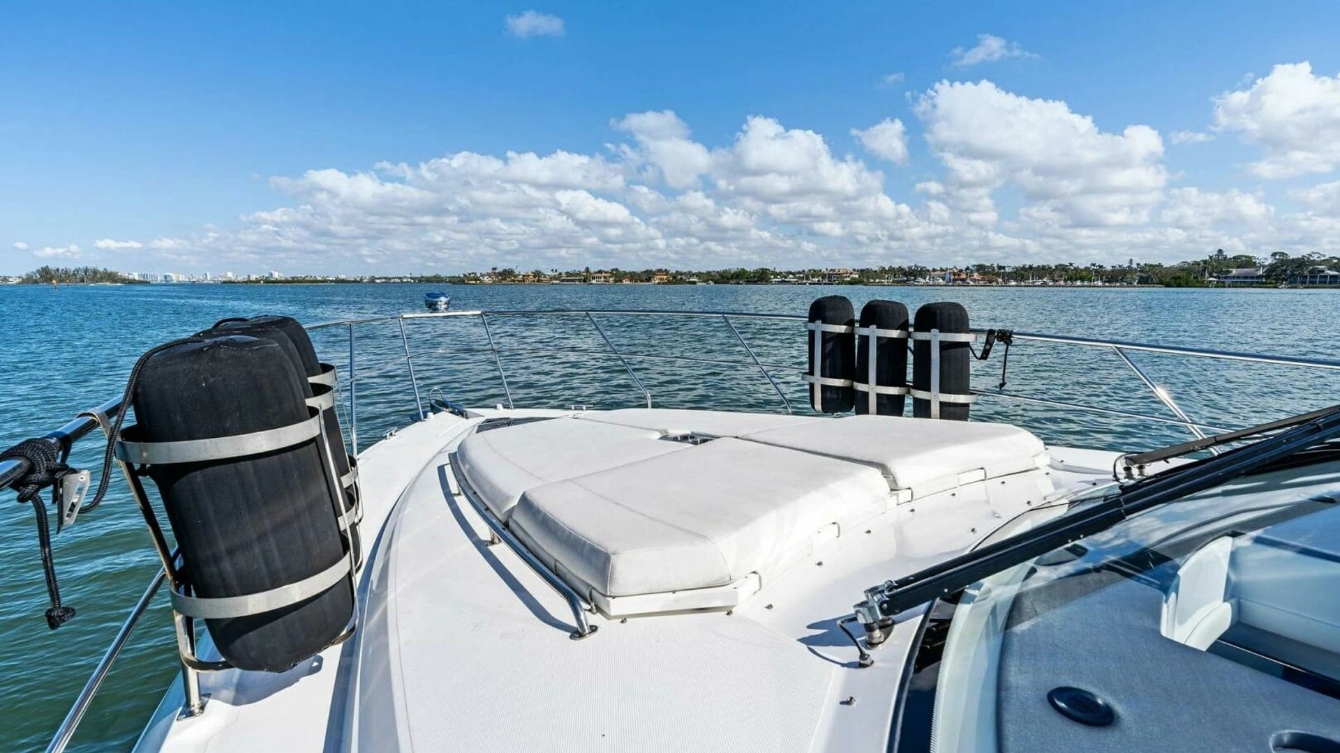 2019 Cruisers Yachts 45 Cantius - Image 7