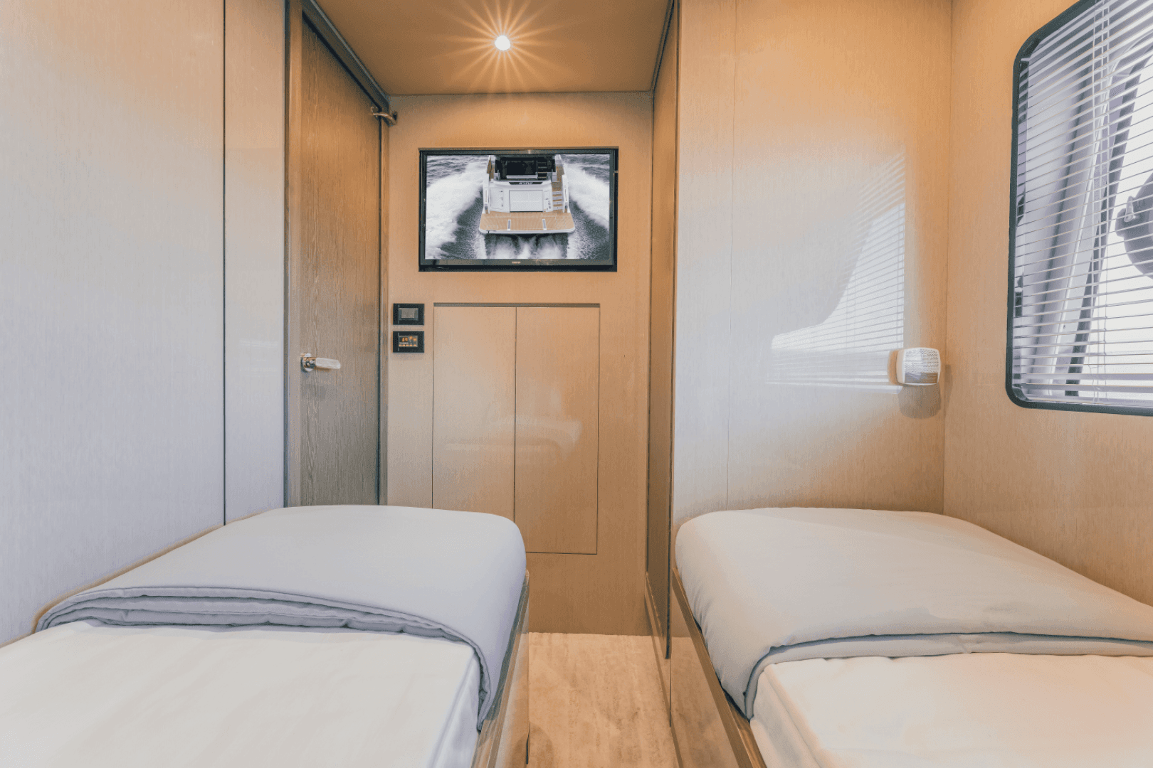 2026 Cruisers Yachts 57 FLY - Image 94
