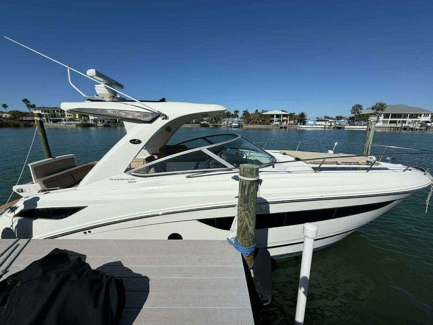 2016 Sea Ray 350 Sundancer - Image 4