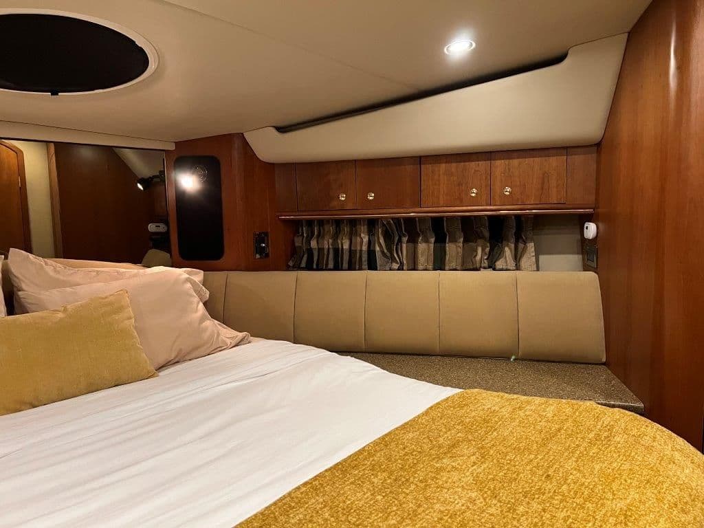 2001 Cruisers Yachts 5000 Sport Sedan - 31