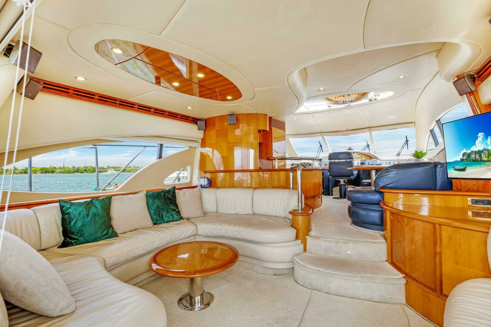 2004 Azimut 62 - Image 6