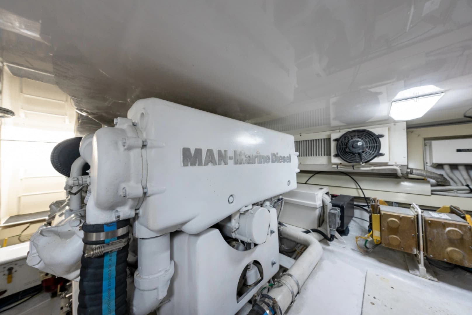 2003 Viking 45 Convertible - Image 39