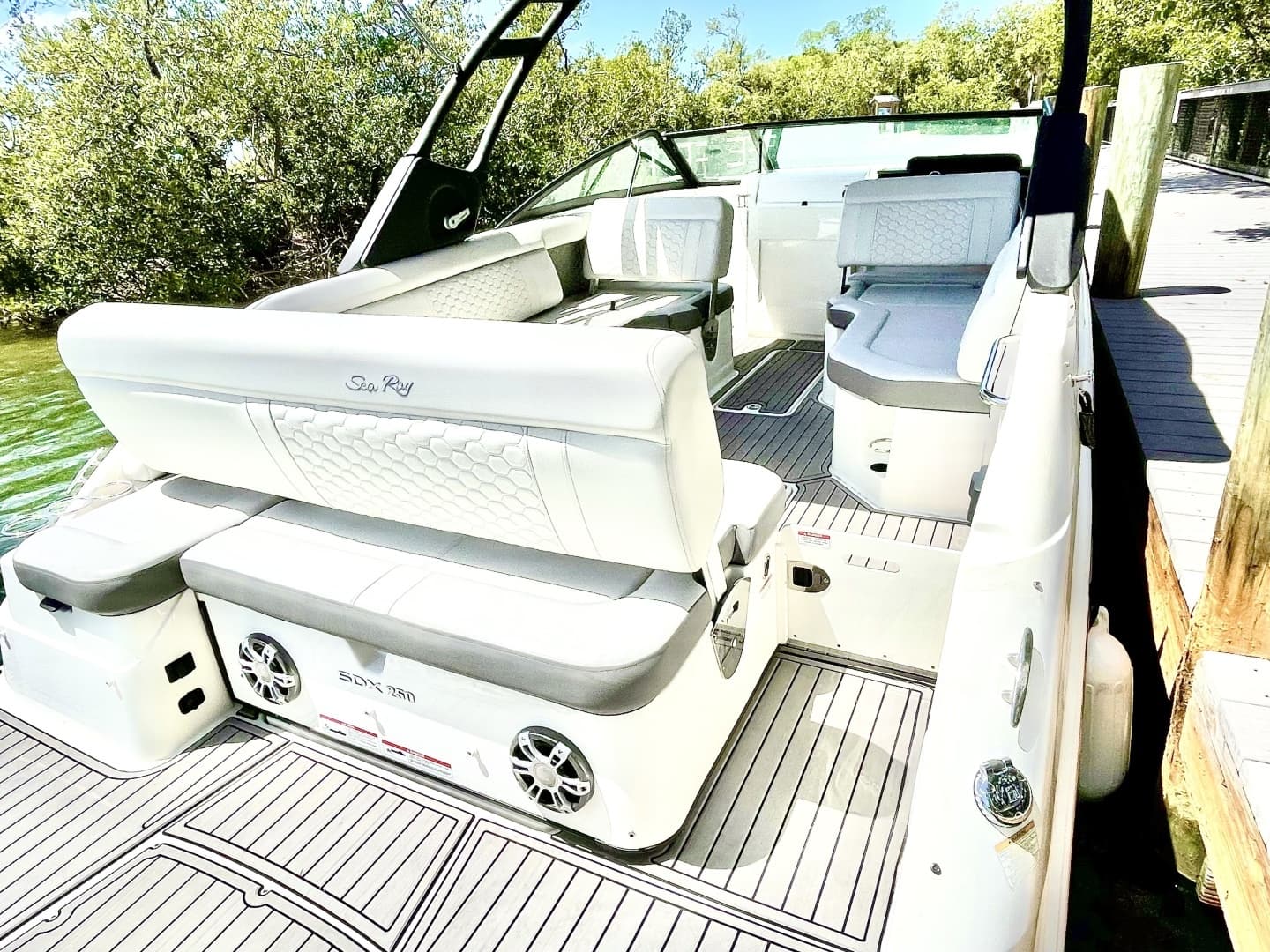 2024 Sea Ray SDX 25 Outboard - Image 10