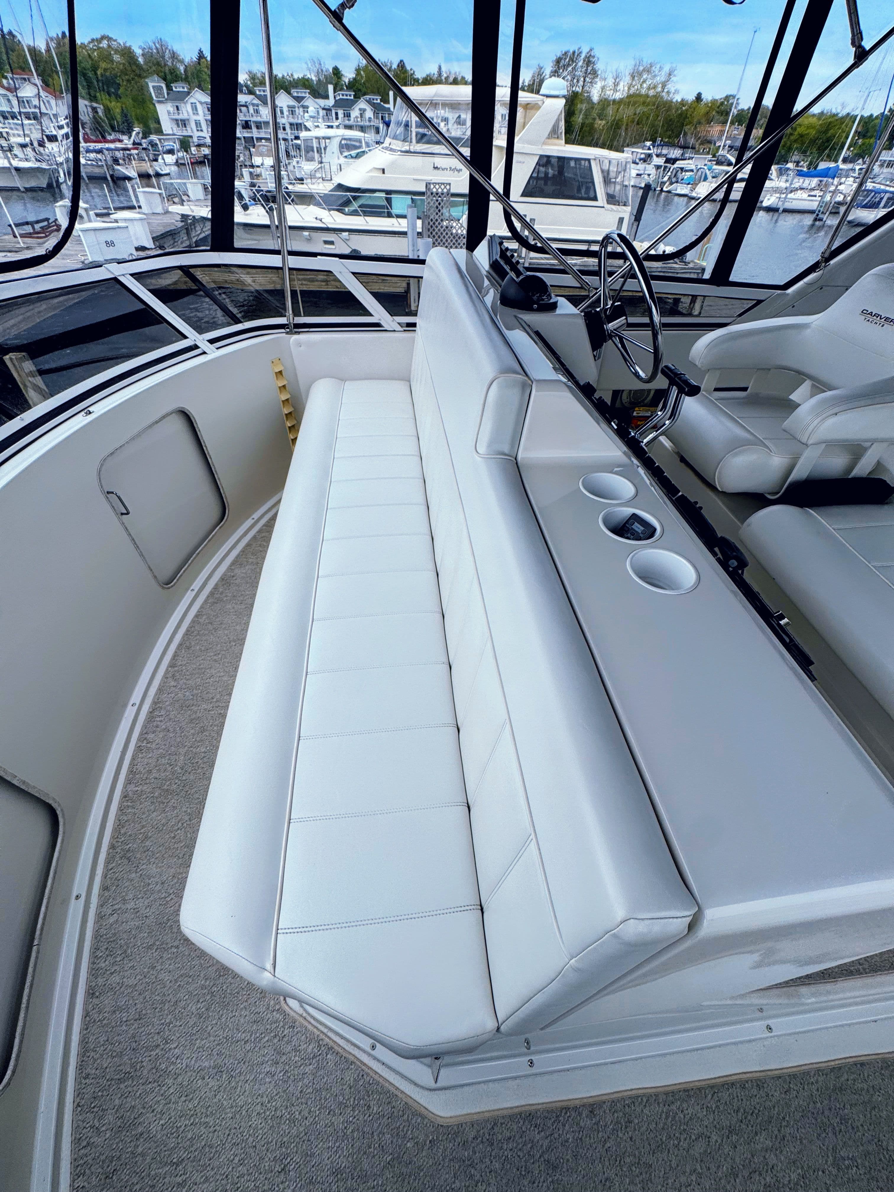 1999 Carver 406 Aft Cabin Motor Yacht - 16
