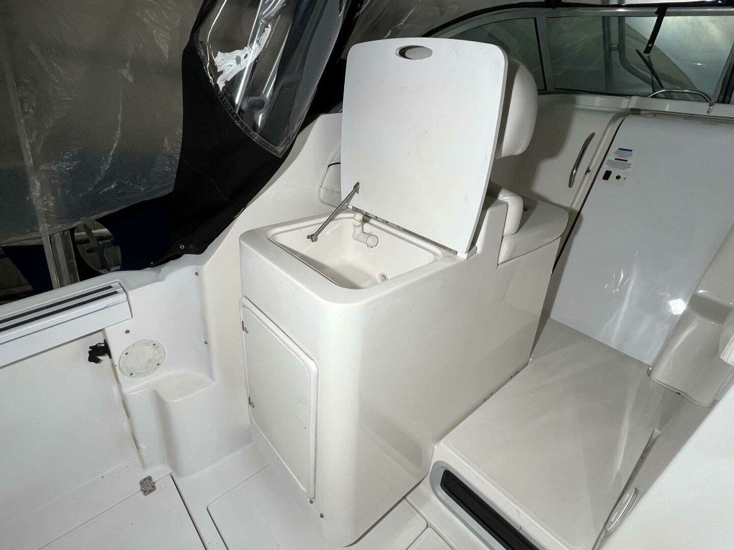 2001 Wellcraft 270 Coastal - Image 66