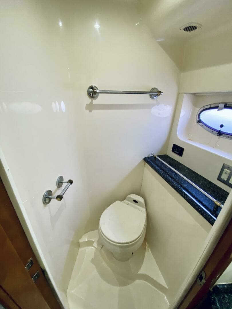 2000 Carver 506 Motor Yacht - Image 28