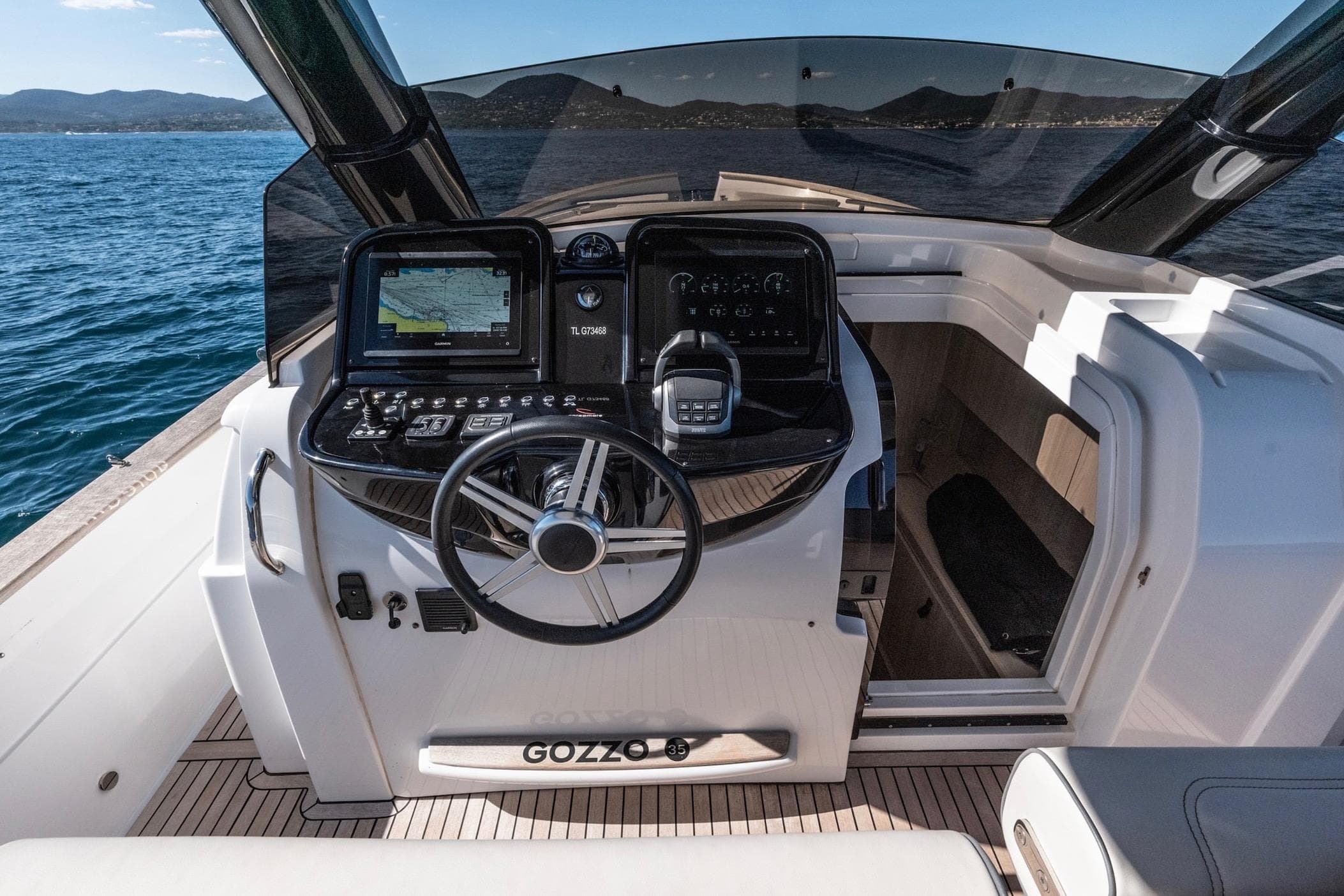 2023 Apreamare GOZZO 35 helm with navigation system, steering wheel, and open cabin view.