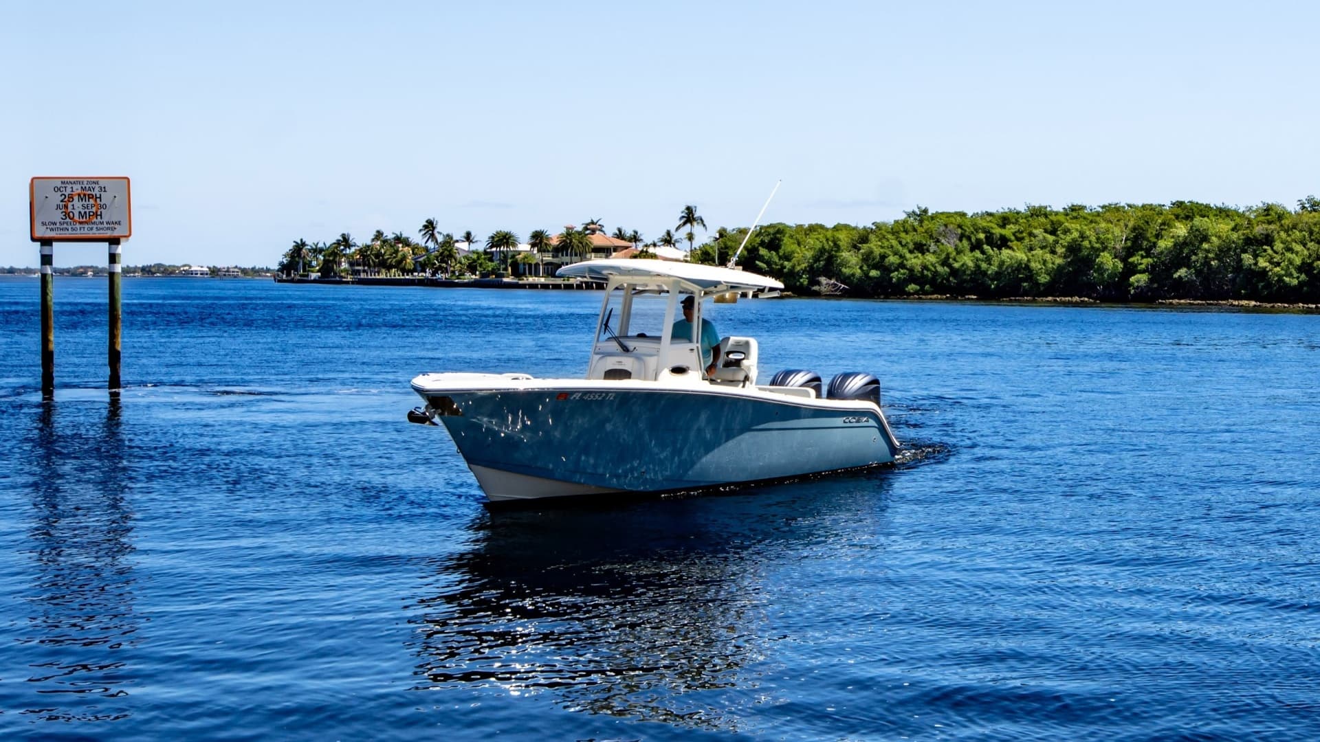 2023 Cobia 280 Center Console - Image 12