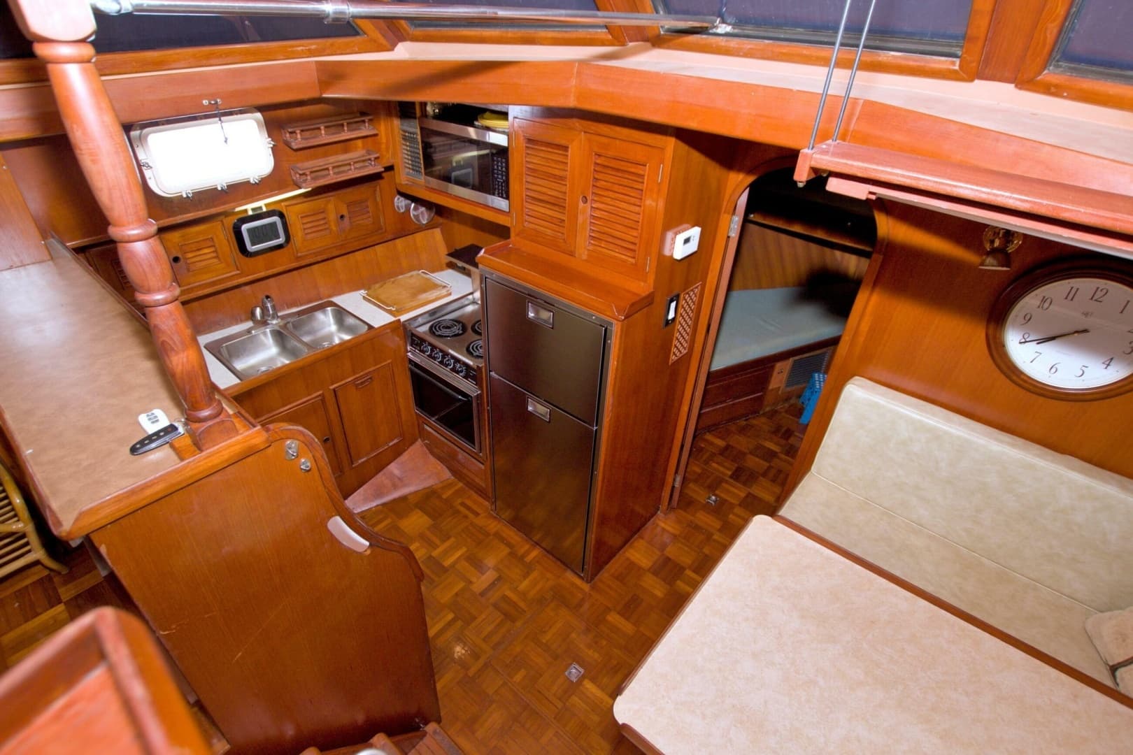1984 Present Yachts 42 Sundeck - Image 36