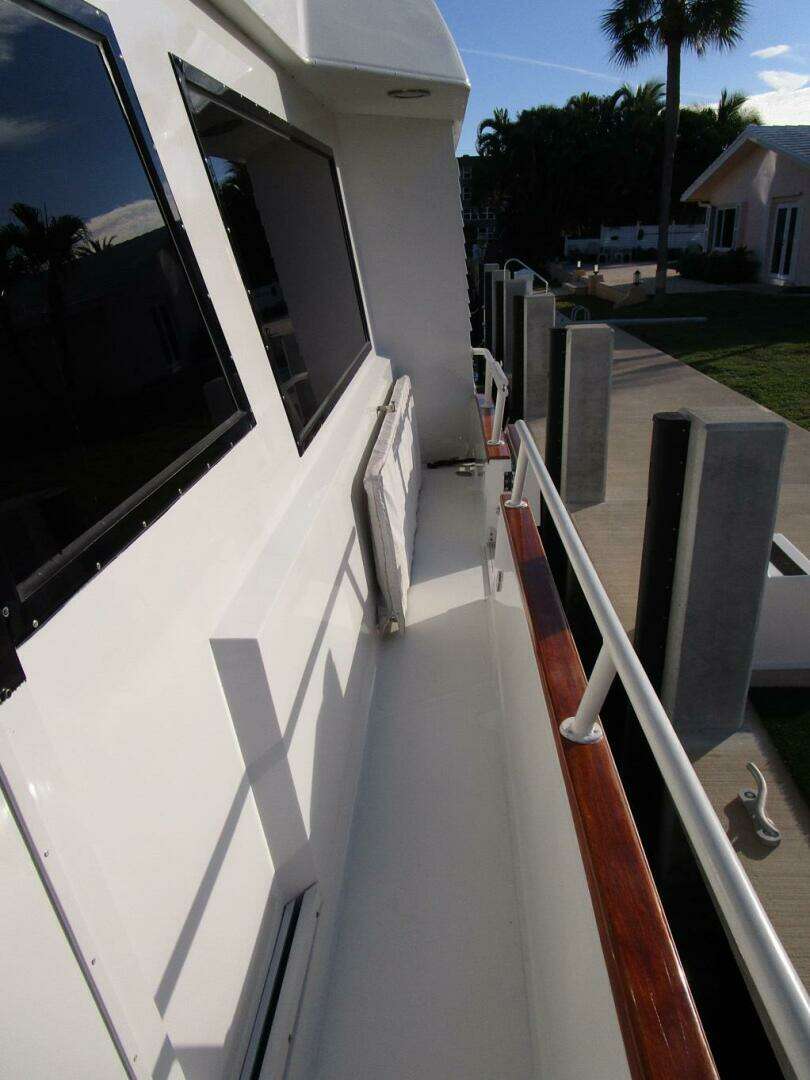 1990 Viking Cockpit Motor Yacht - Image 41