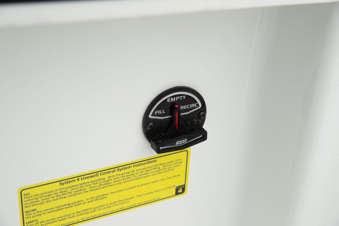 2025 Wellcraft 202 Fisherman livewell control system with fill and recirculate options.