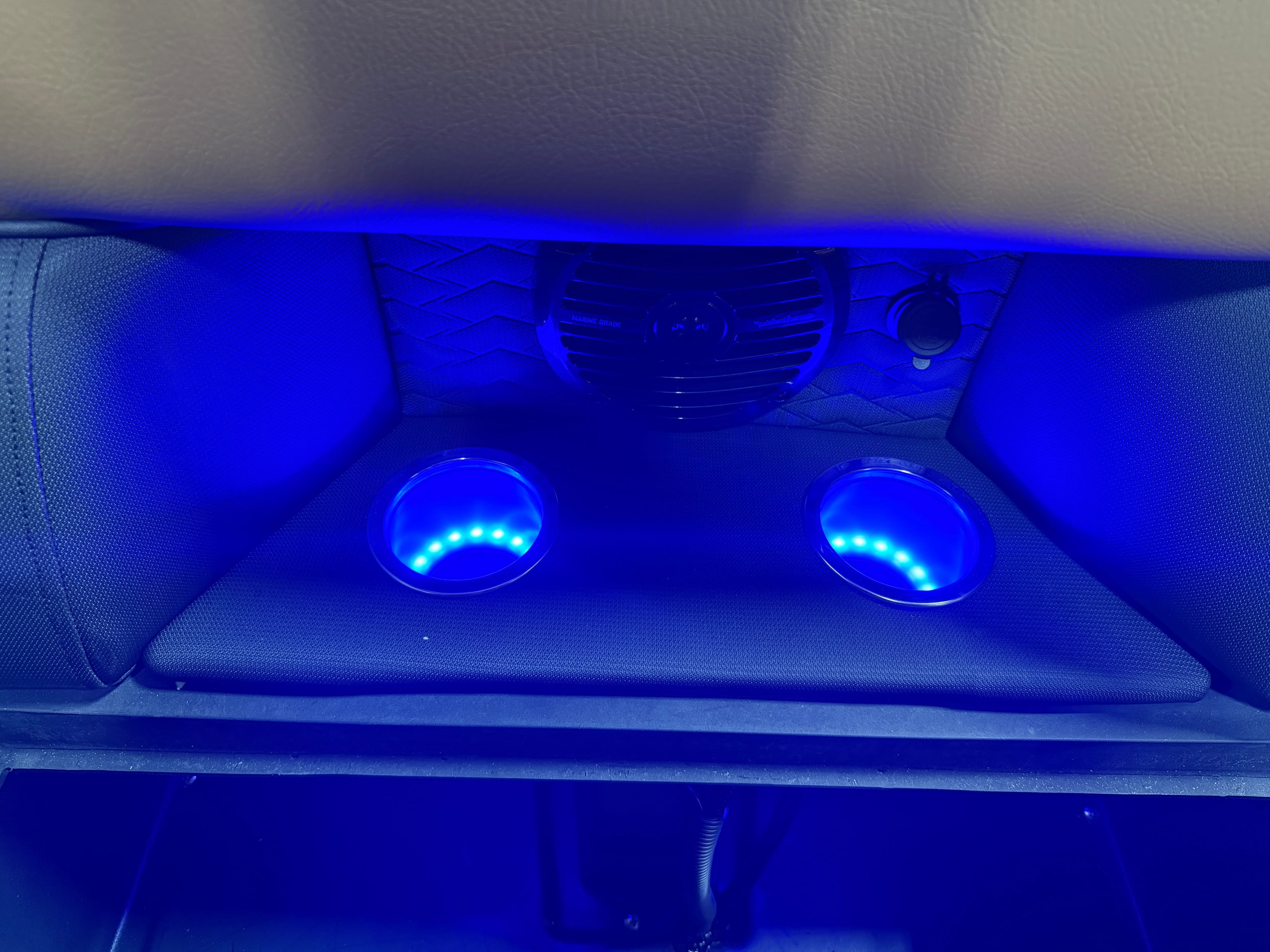2026 Bentley Pontoons Elite 300HP Admiral 253 Quad Lounge Tritoon - 40