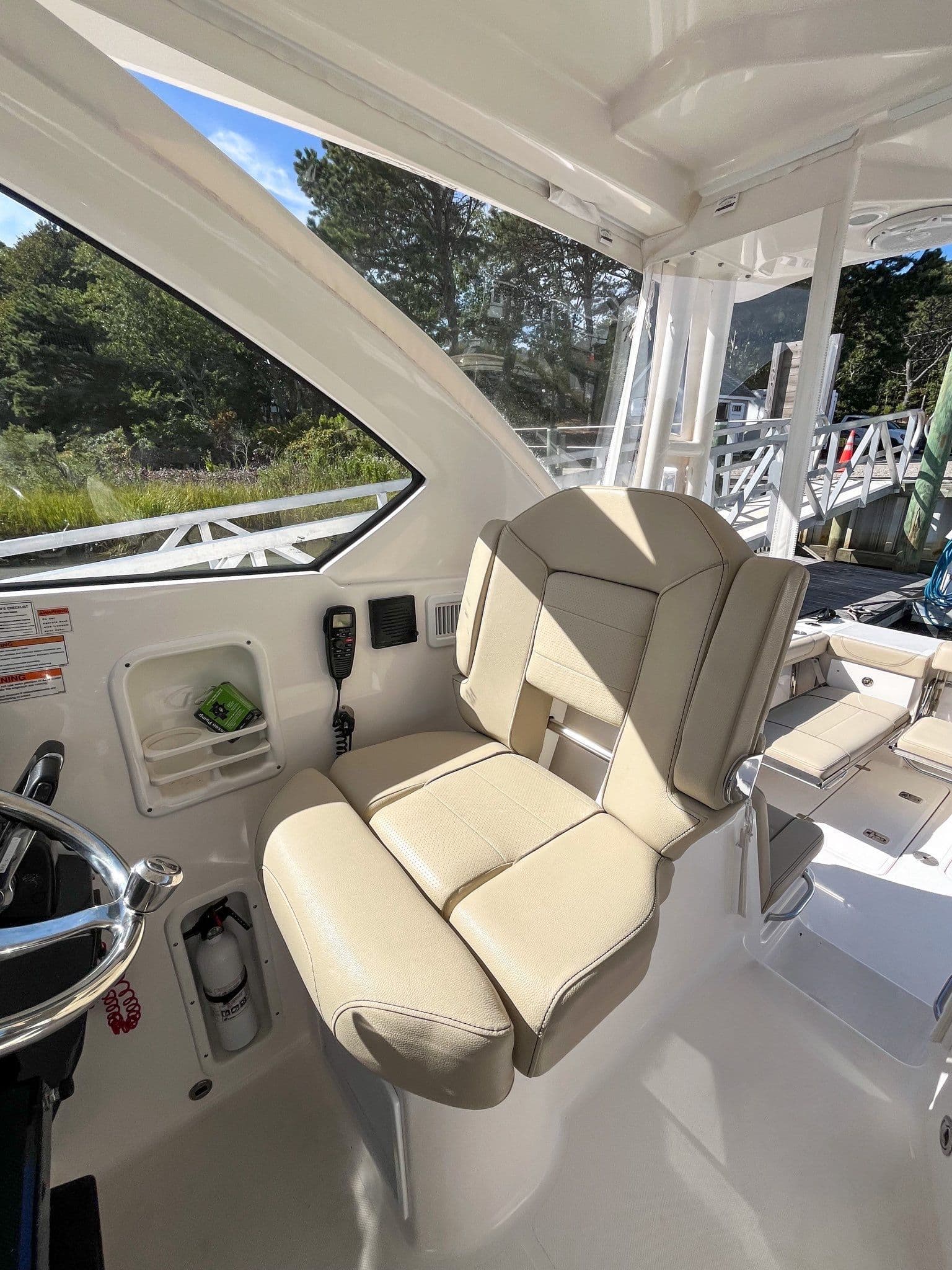 2017 PURSUIT 355 OS - Image 12