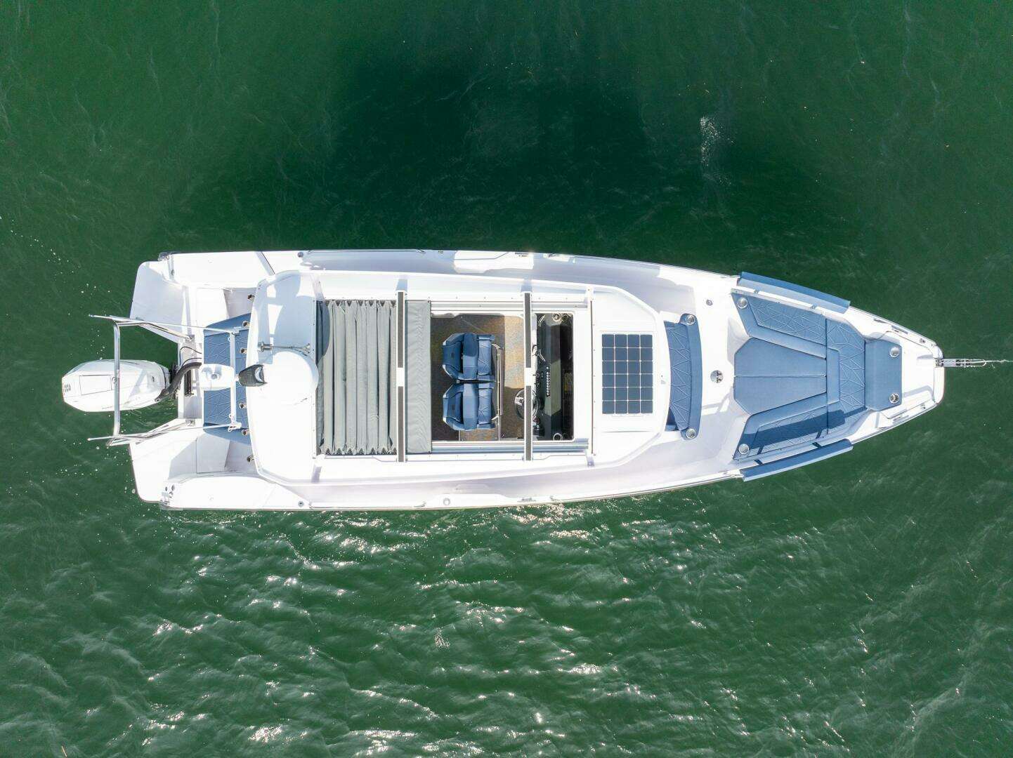 2026 Axopar Cross Cabin - Image 17