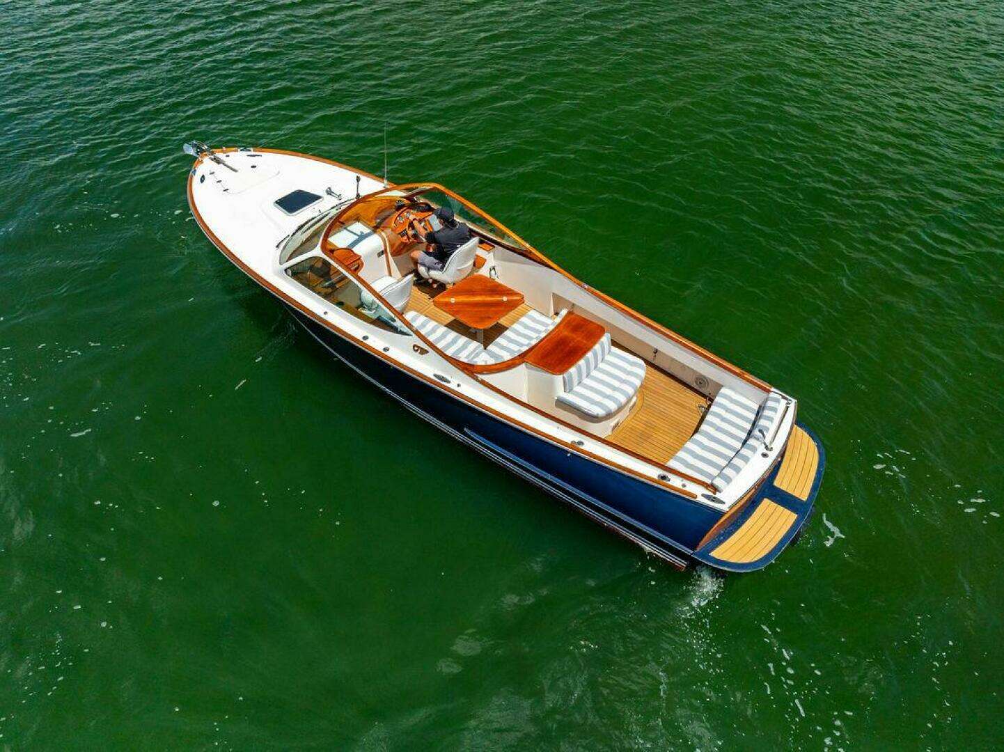 2004 Hinckley Talaria 29 R - Image 2