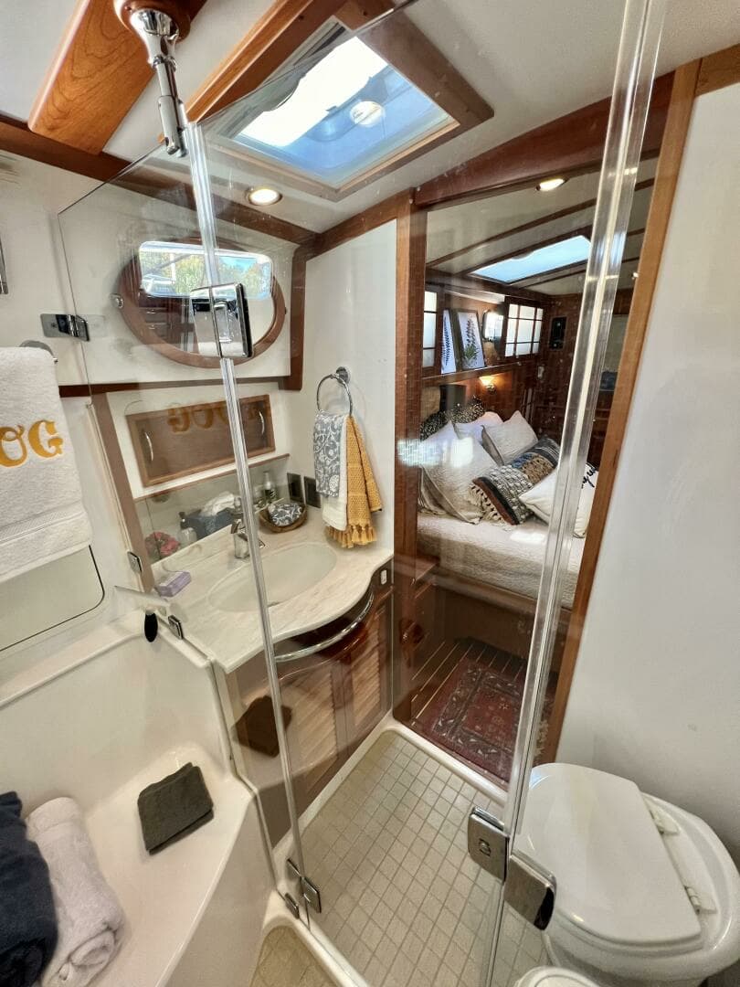 2017 Sabre 48 Salon Express - Image 42