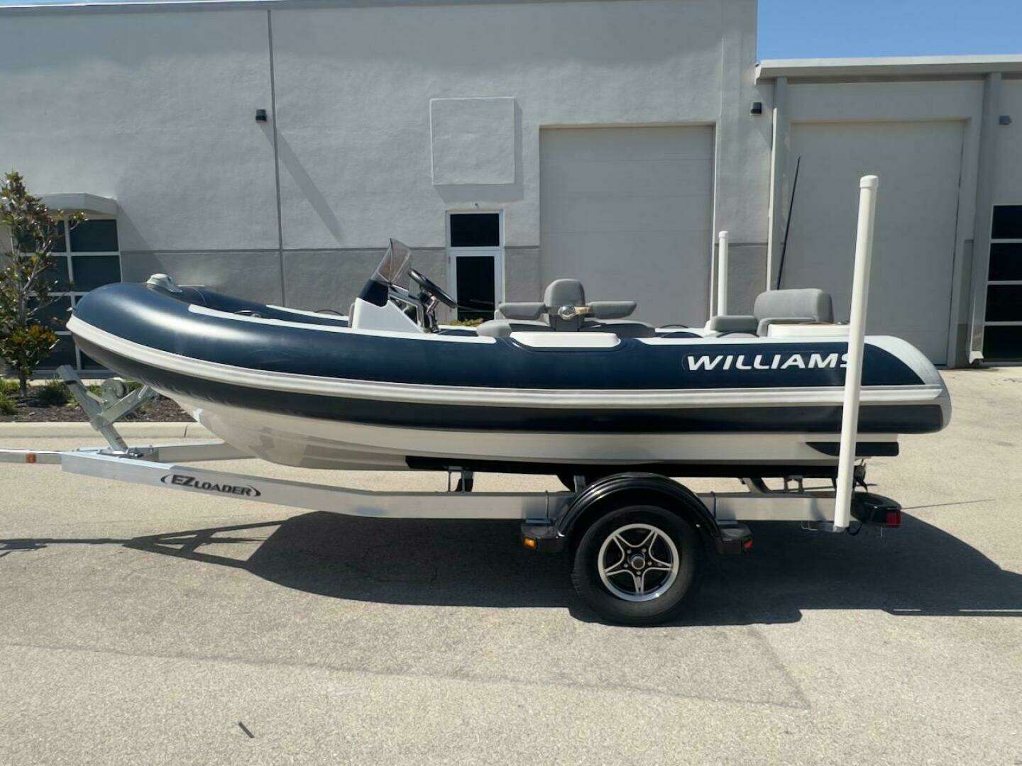 2024 Williams Jet Tenders 445 Diesel Jet - Image 4